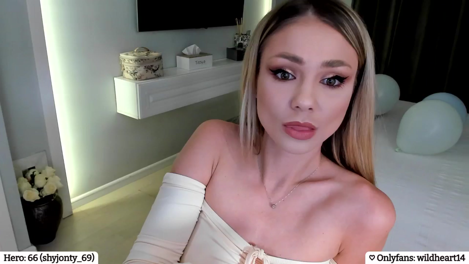 Gallery image thumbnail from Yveline's myfreecams stream on, 04/28/2025, 20:43 image 19 of 20