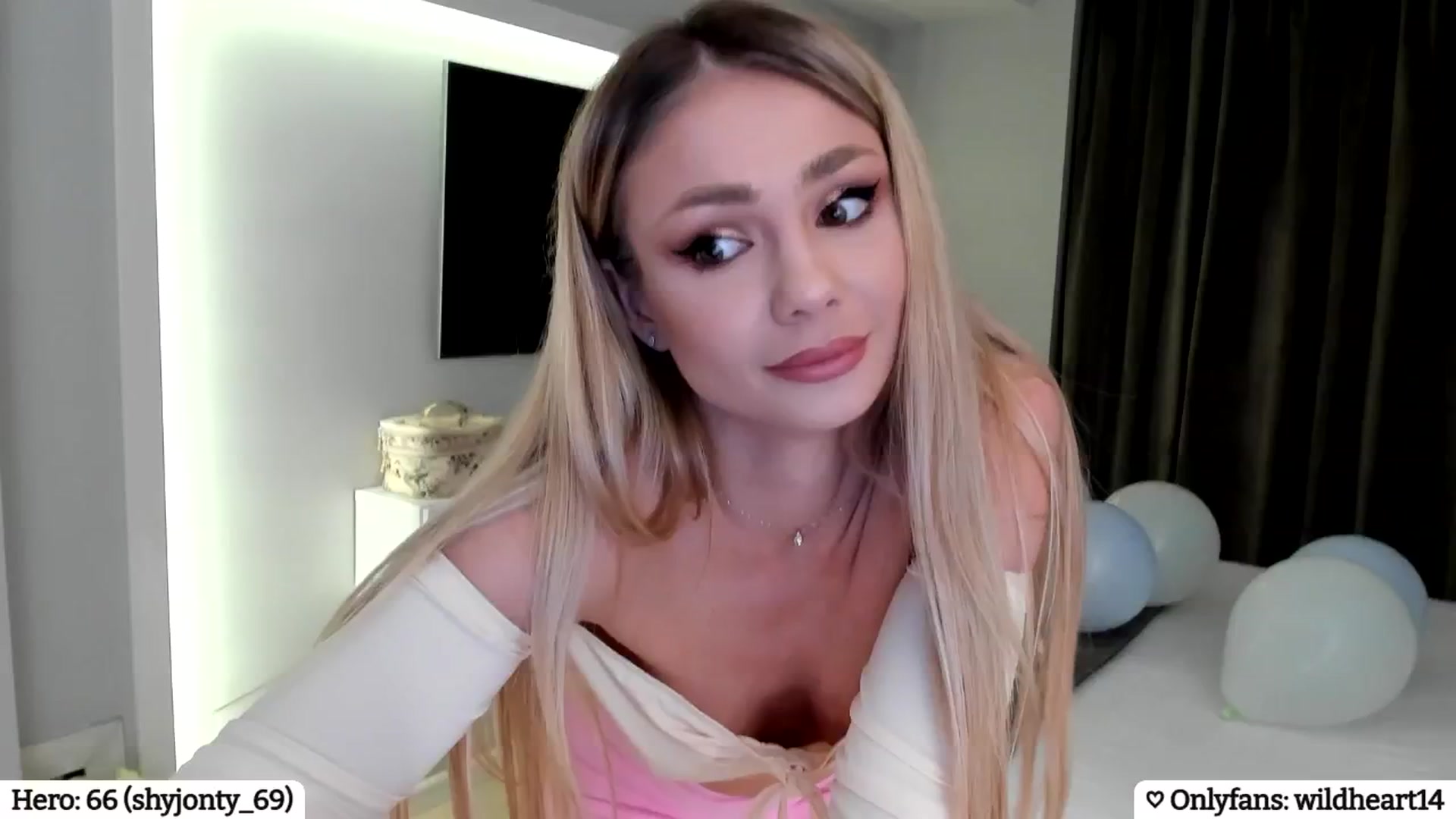 Gallery image thumbnail from Yveline's myfreecams stream on, 04/28/2025, 20:43 image 13 of 20