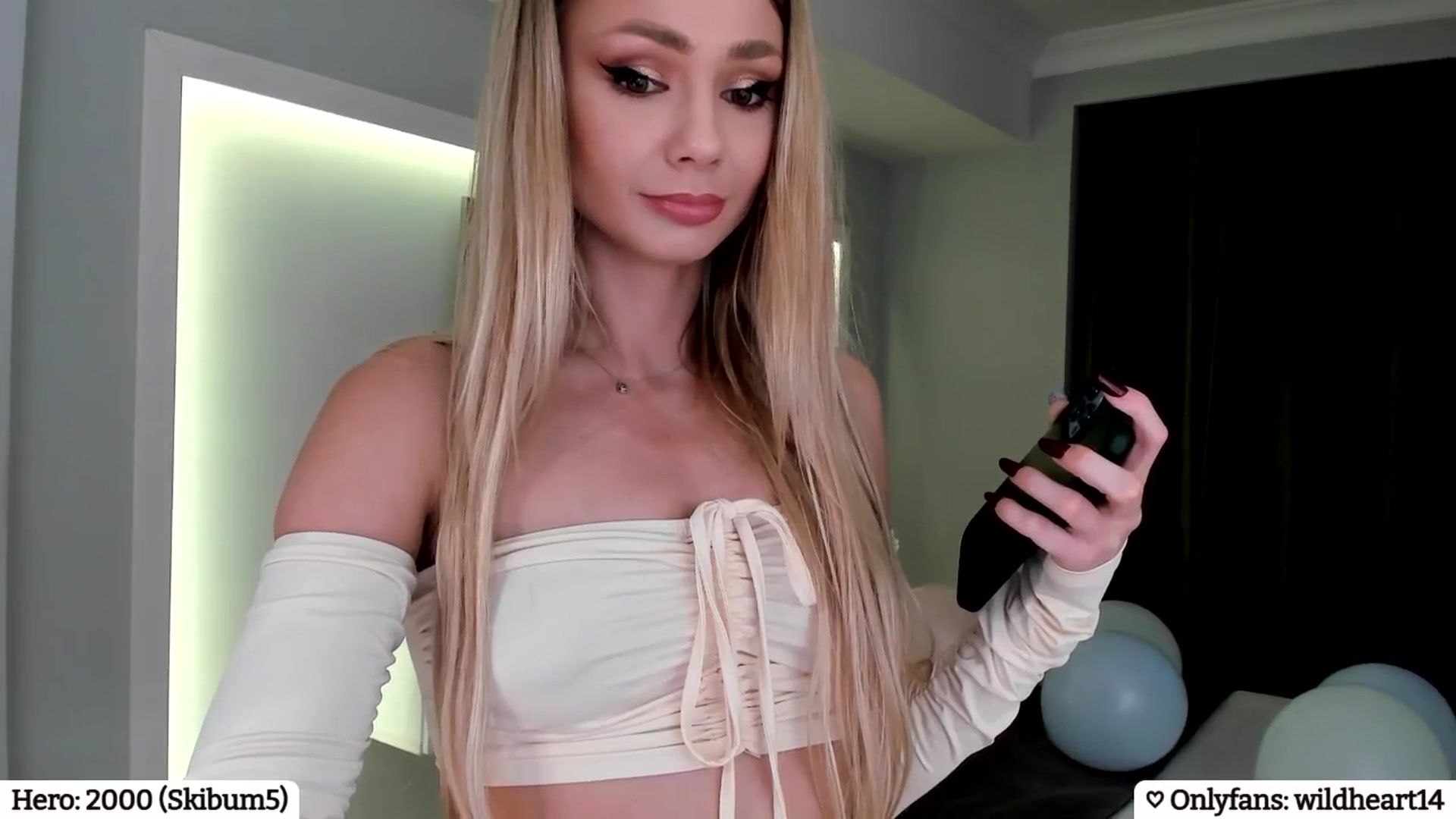 Gallery image thumbnail from Yveline's myfreecams stream on, 04/29/2025, 01:03 image 9 of 20