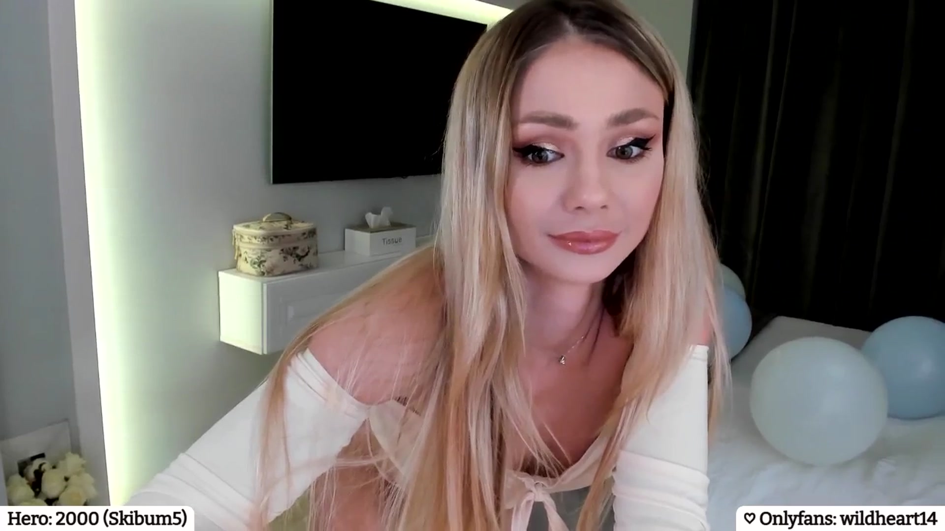 Gallery image thumbnail from Yveline's myfreecams stream on, 04/29/2025, 01:03 image 16 of 20