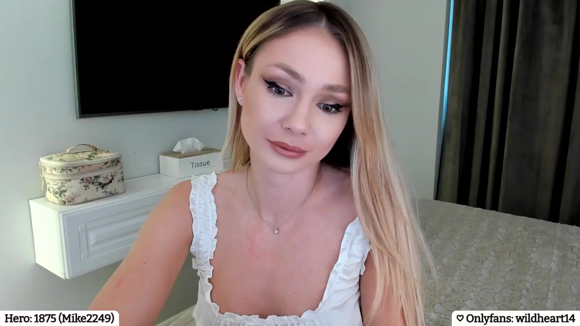 Gallery image thumbnail from Yveline's myfreecams stream on, 05/02/2025, 16:17 image 10 of 20