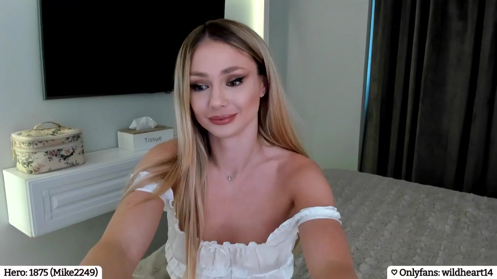 Gallery image thumbnail from Yveline's myfreecams stream on, 05/02/2025, 16:17 image 14 of 20