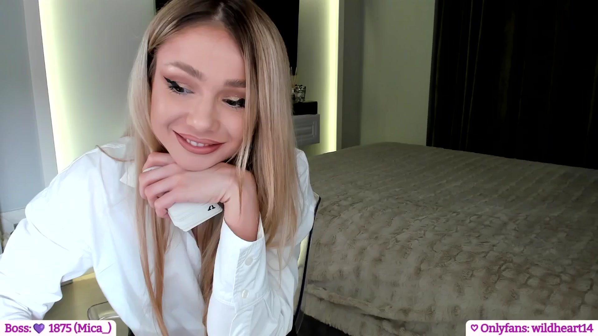 Gallery image thumbnail from Yveline's myfreecams stream on, 05/09/2025, 20:02 image 16 of 20