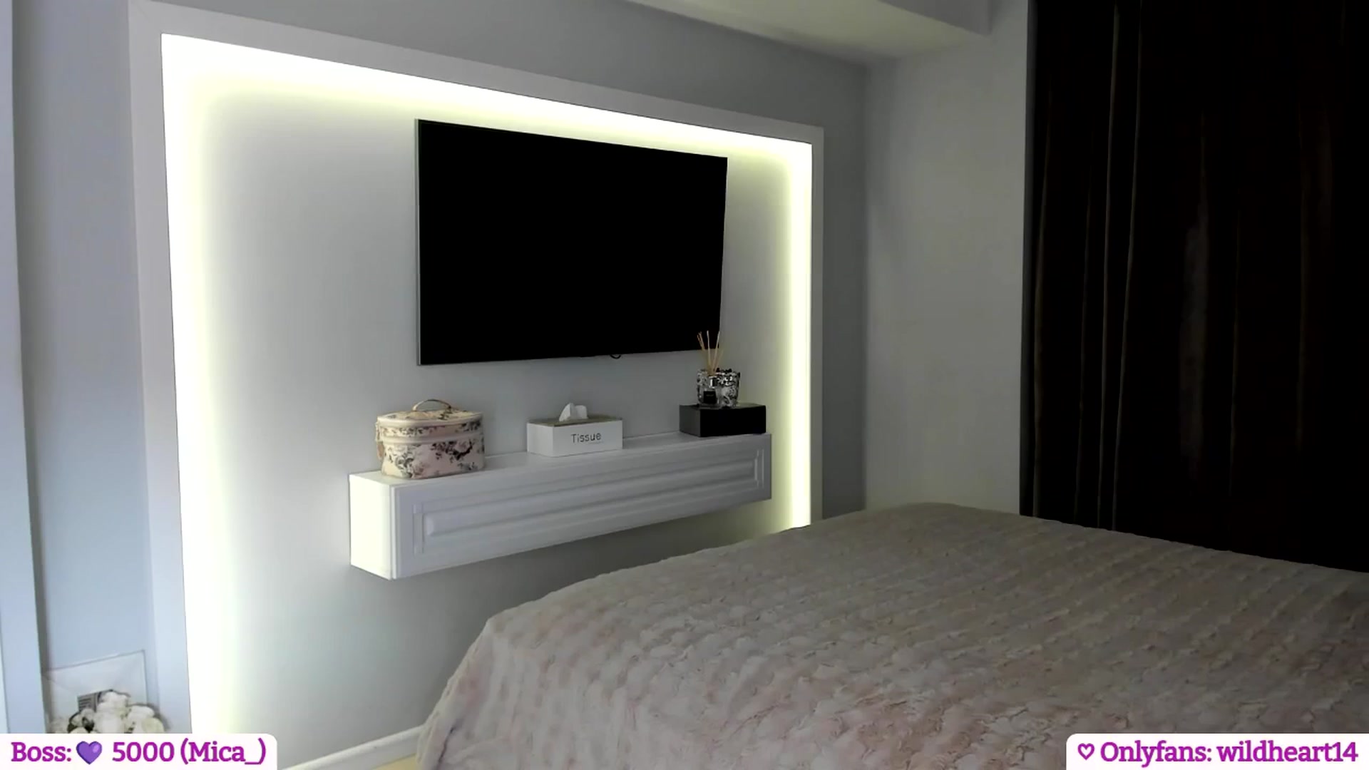 Gallery image thumbnail from Yveline's myfreecams stream on, 05/09/2025, 23:23 image 19 of 20