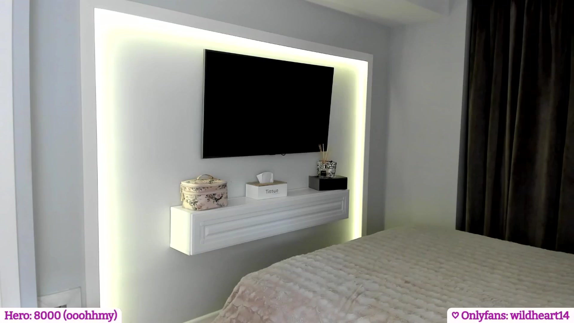 Gallery image thumbnail from Yveline's myfreecams stream on, 05/12/2025, 22:37 image 10 of 20