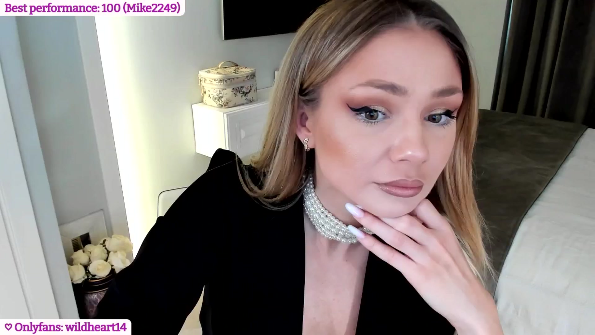 Gallery image thumbnail from Yveline's myfreecams stream on, 05/16/2025, 16:42 image 4 of 20