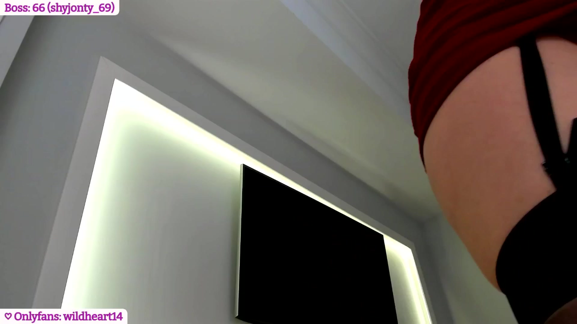 Gallery image thumbnail from Yveline's myfreecams stream on, 05/19/2025, 20:19 image 3 of 20