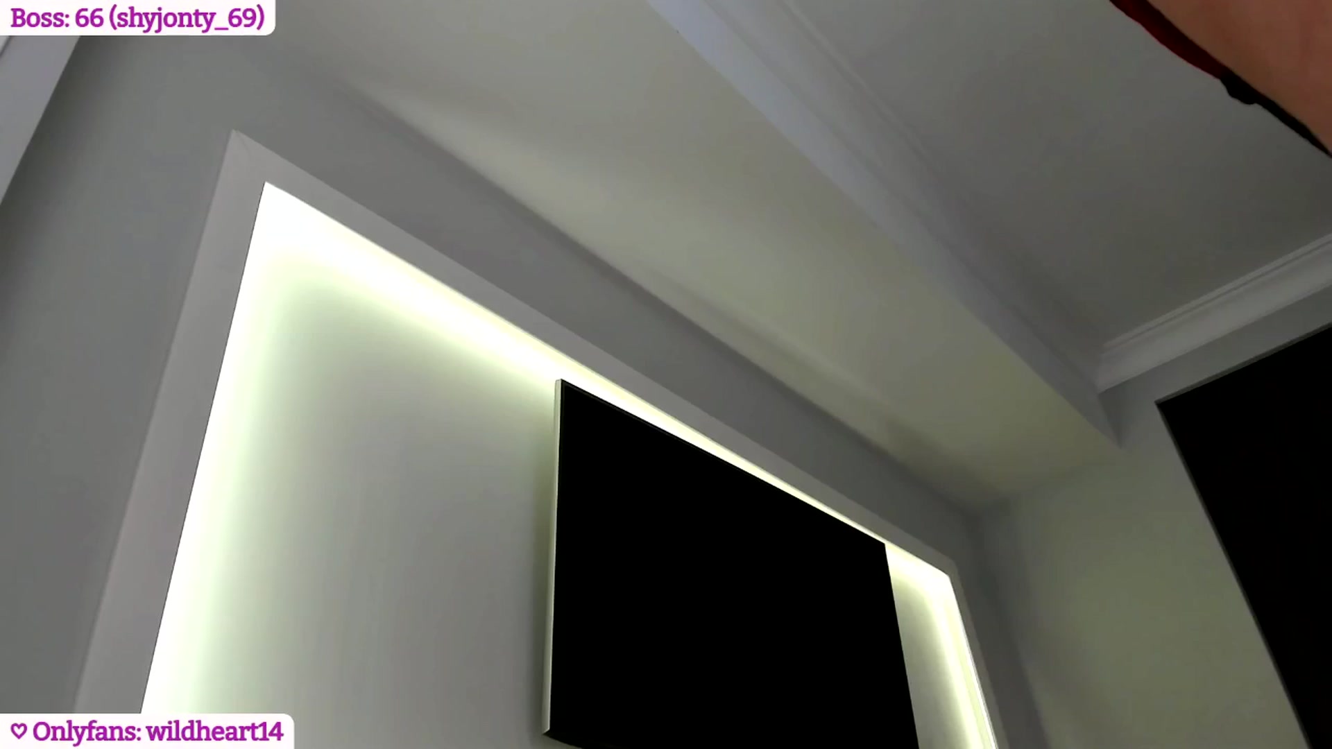 Gallery image thumbnail from Yveline's myfreecams stream on, 05/19/2025, 20:19 image 4 of 20