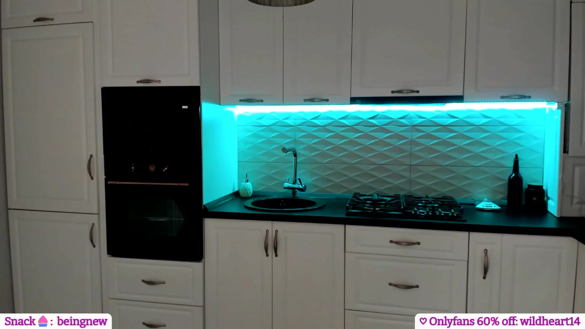 Gallery image thumbnail from Yveline's myfreecams stream on, 05/30/2025, 24:13 image 8 of 20