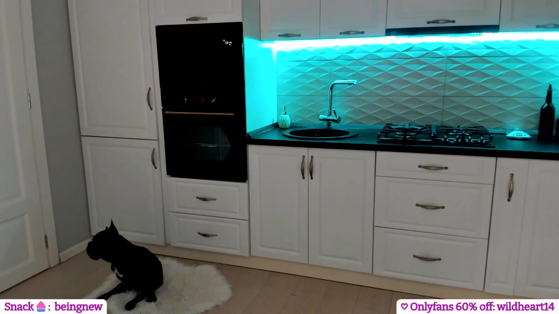 Gallery image thumbnail from Yveline's myfreecams stream on, 05/30/2025, 02:47 image 8 of 20