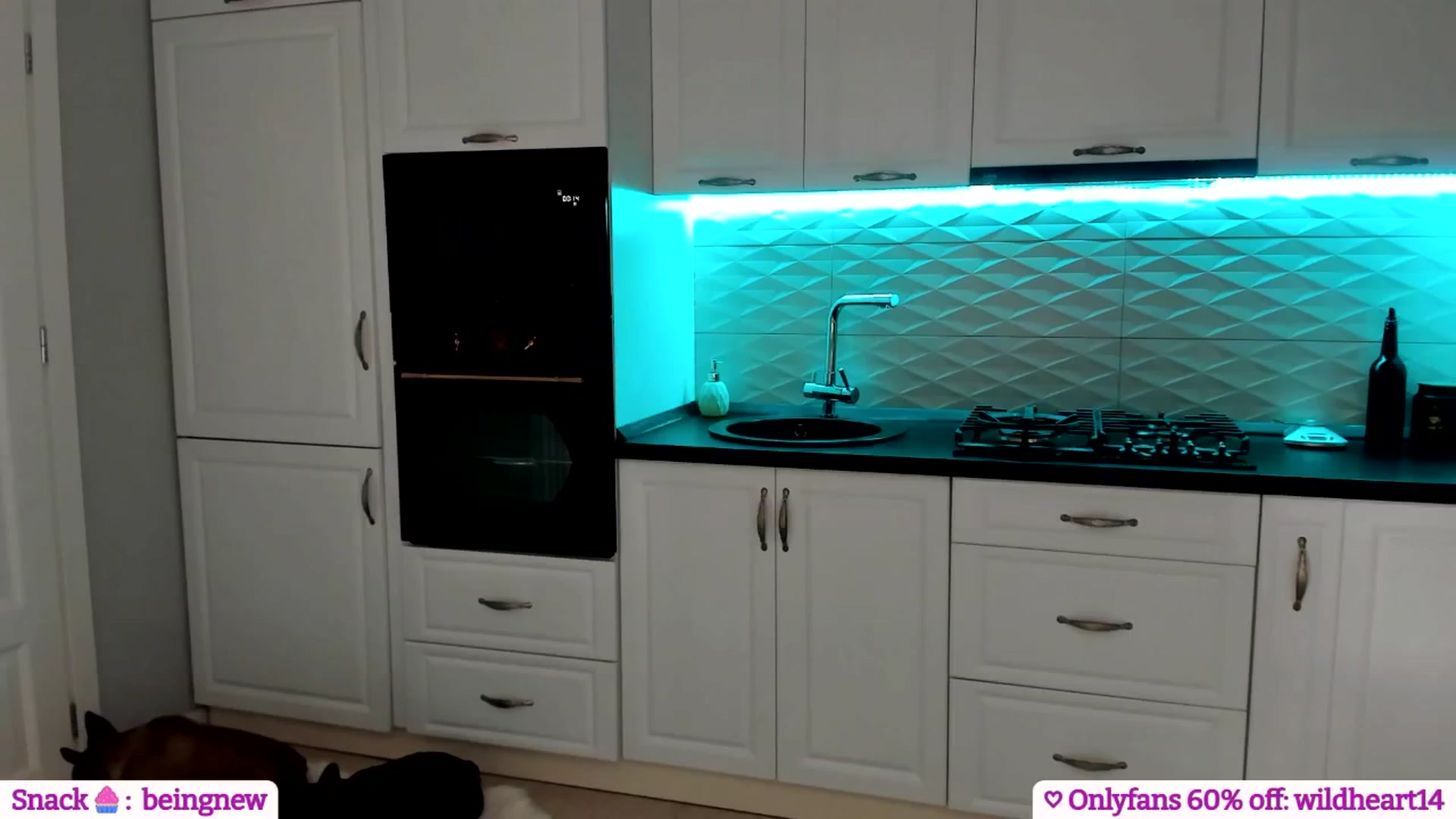 Gallery image thumbnail from Yveline's myfreecams stream on, 05/30/2025, 02:47 image 14 of 20