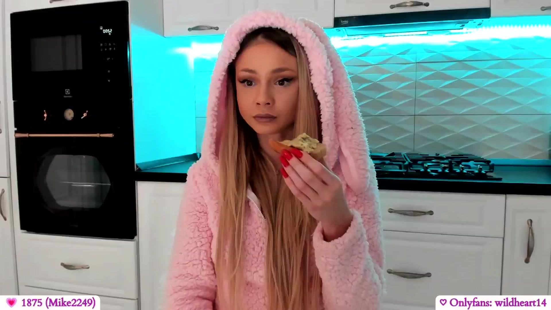 Gallery image thumbnail from Yveline's myfreecams stream on, 06/01/2025, 22:05 image 17 of 20