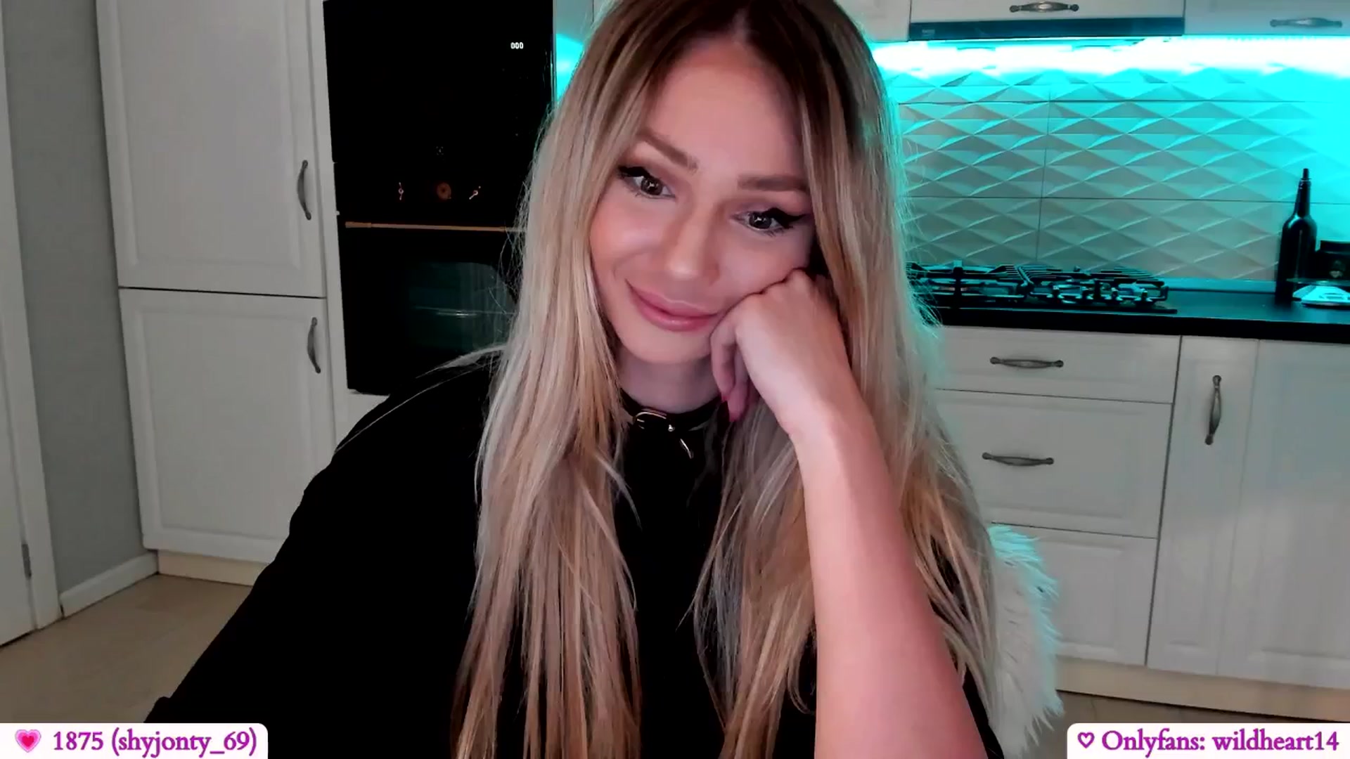 Gallery image thumbnail from Yveline's myfreecams stream on, 06/03/2025, 23:20 image 15 of 20