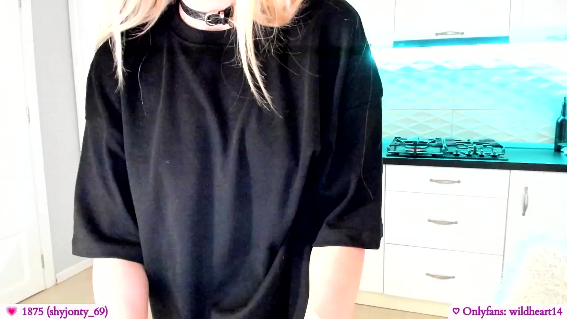 Gallery image thumbnail from Yveline's myfreecams stream on, 06/03/2025, 23:20 image 17 of 20