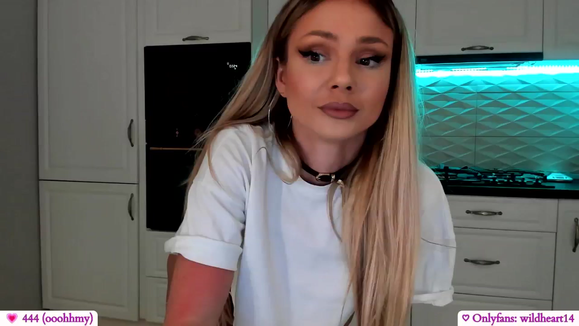 Gallery image thumbnail from Yveline's myfreecams stream on, 06/04/2025, 20:58 image 13 of 20