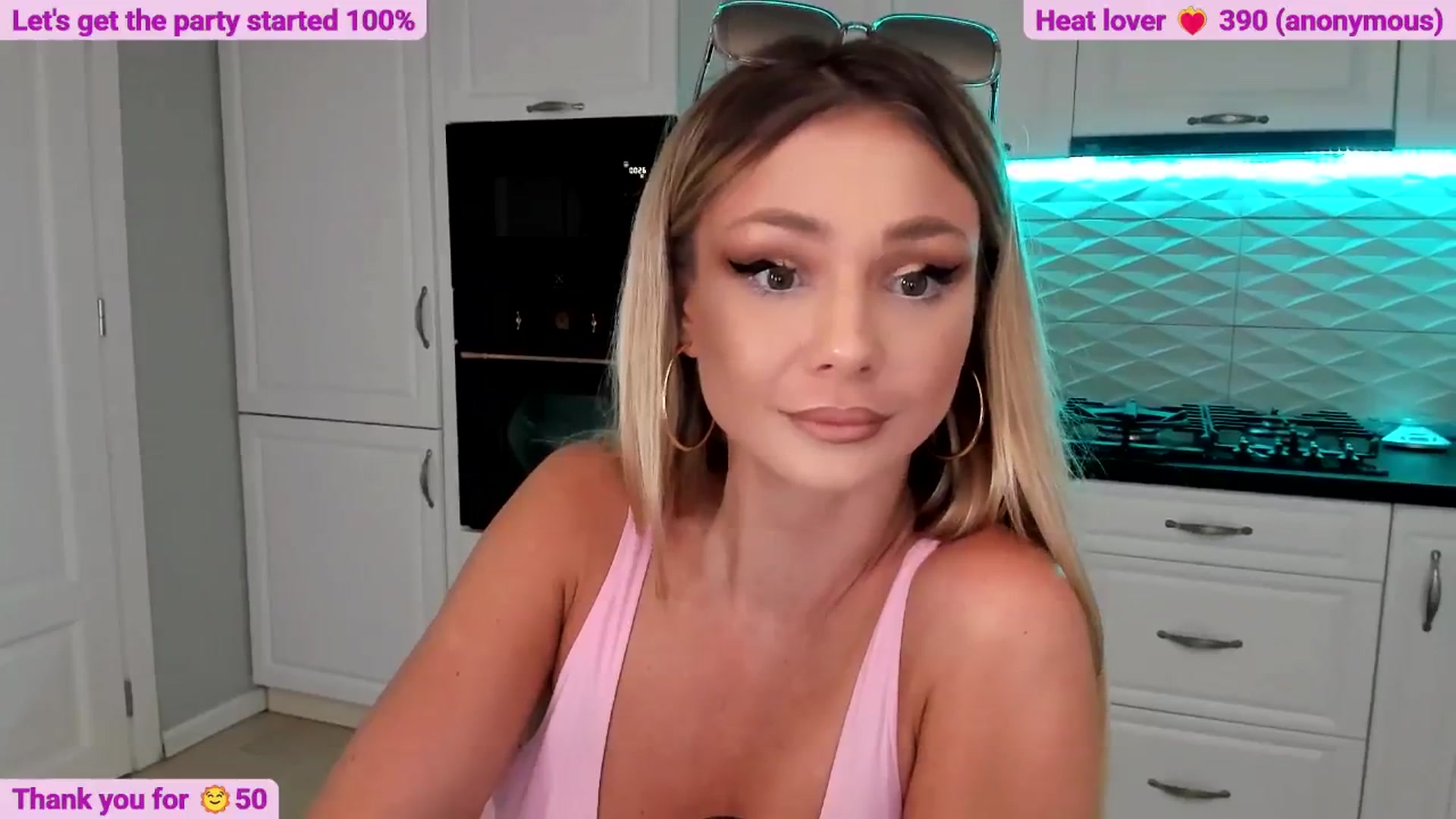Gallery image thumbnail from Yveline's myfreecams stream on, 06/16/2025, 18:34 image 11 of 20
