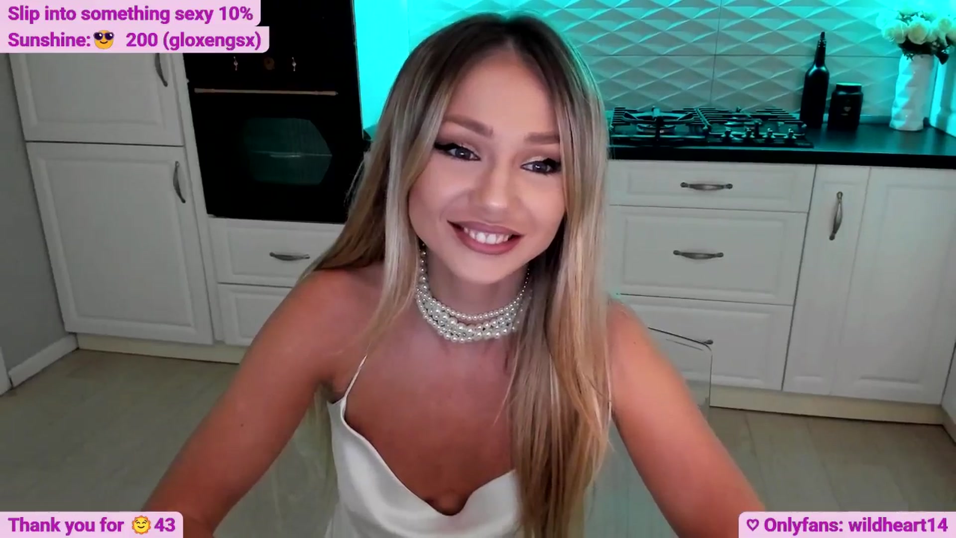 Gallery image thumbnail from Yveline's myfreecams stream on, 06/19/2025, 16:01 image 15 of 20