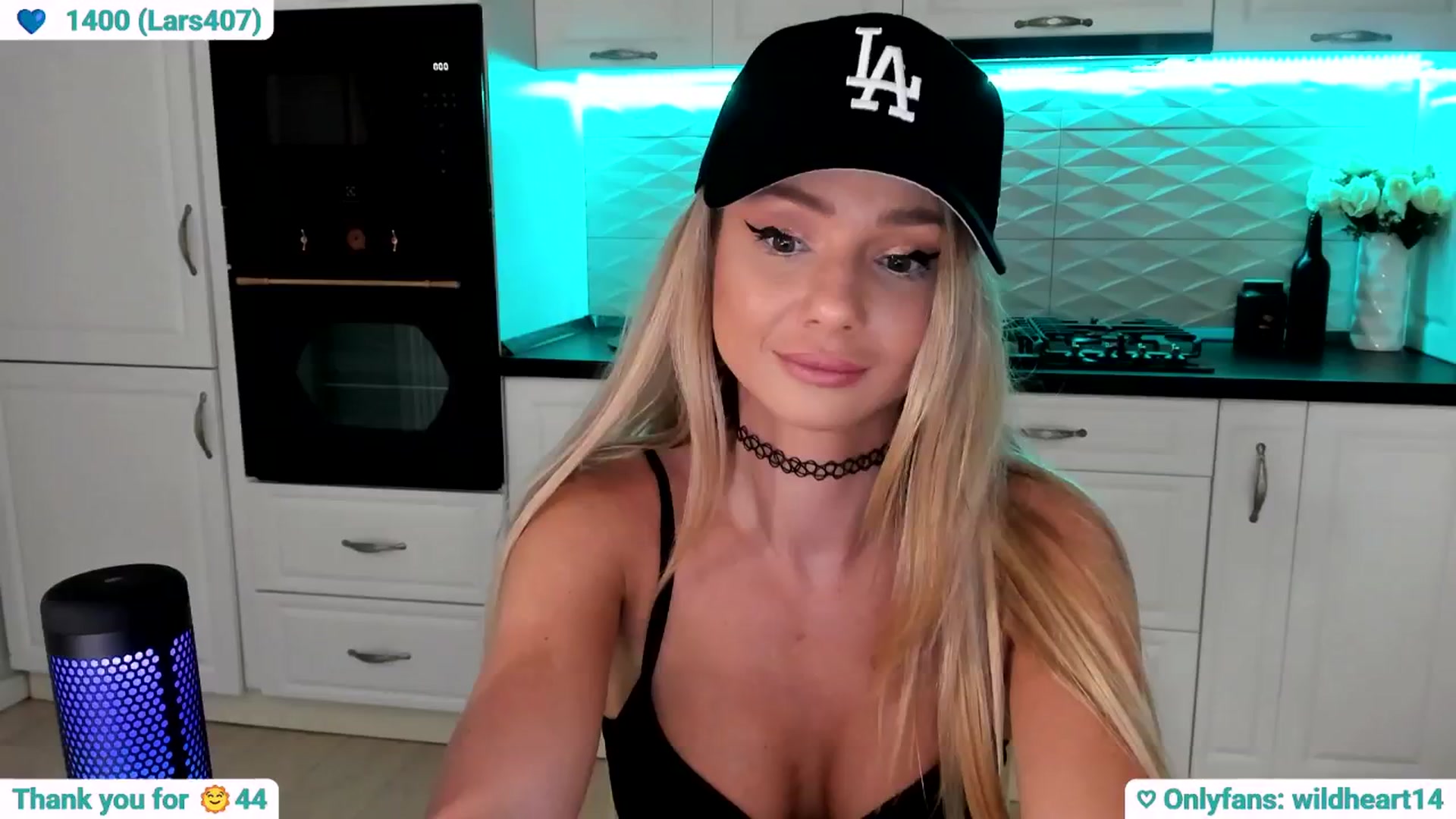 Gallery image thumbnail from Yveline's myfreecams stream on, 06/25/2025, 24:08 image 8 of 20