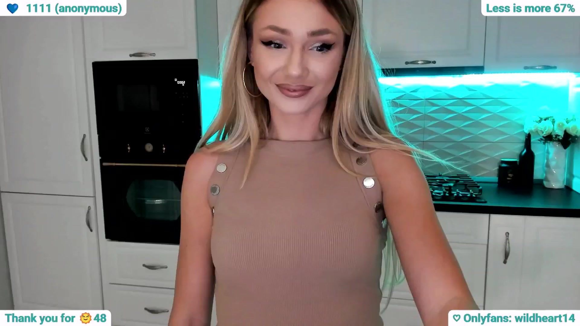 Gallery image thumbnail from Yveline's myfreecams stream on, 06/27/2025, 17:17 image 6 of 20