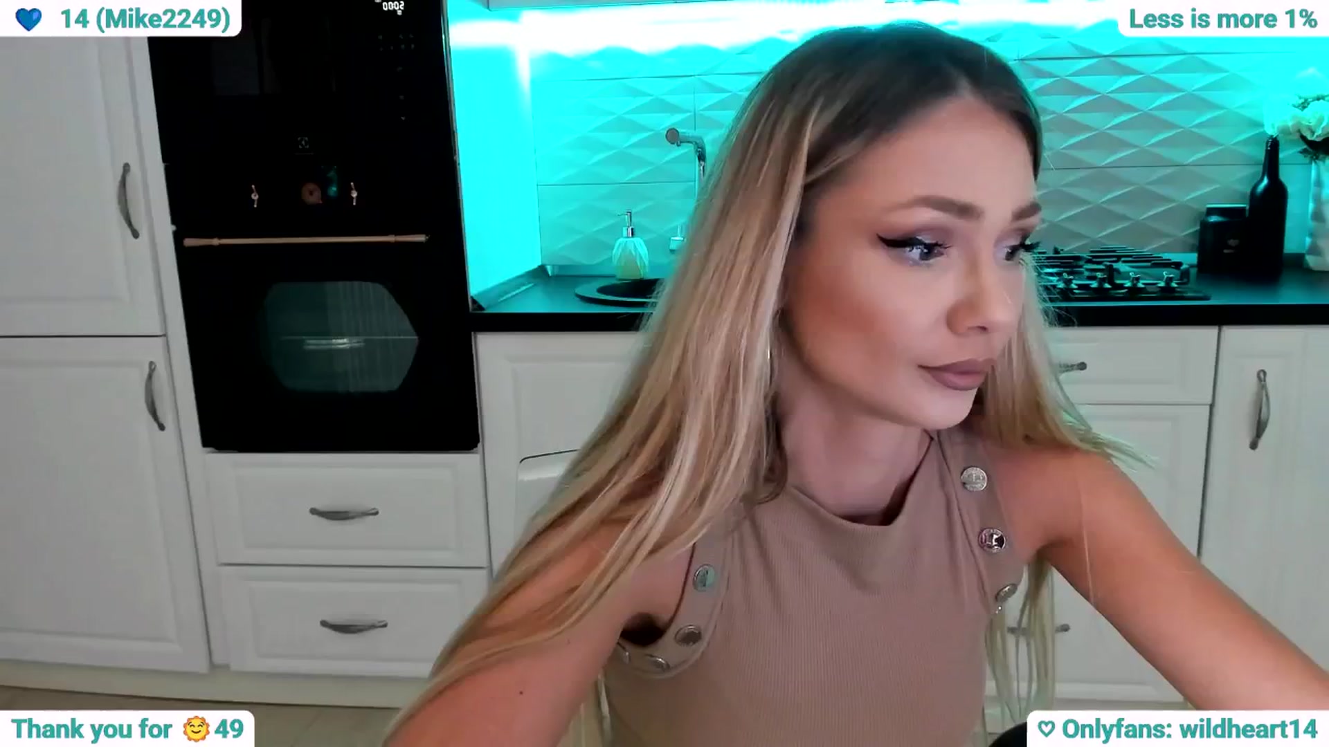 Gallery image thumbnail from Yveline's myfreecams stream on, 06/27/2025, 17:17 image 1 of 20