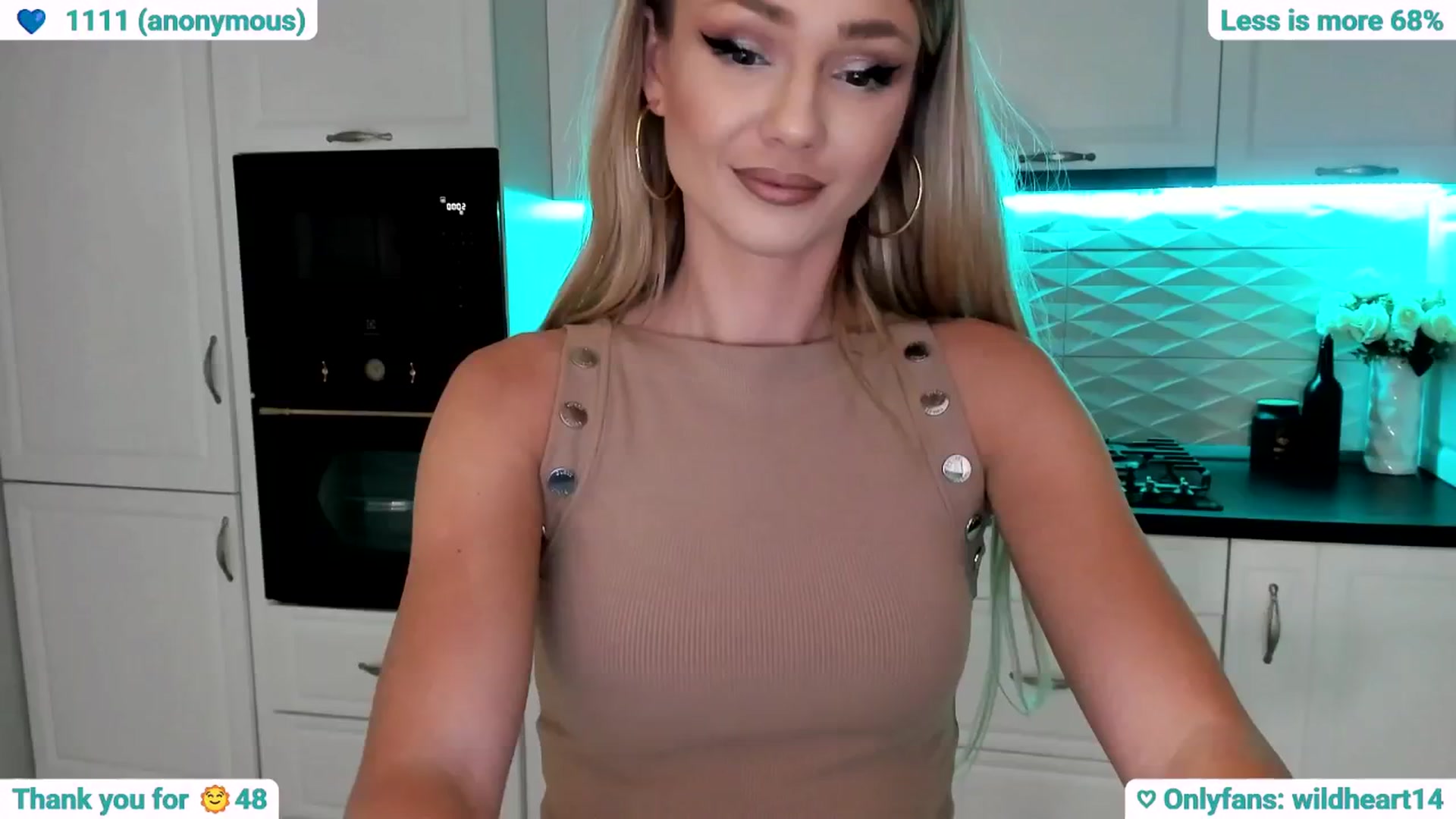 Gallery image thumbnail from Yveline's myfreecams stream on, 06/27/2025, 17:17 image 7 of 20