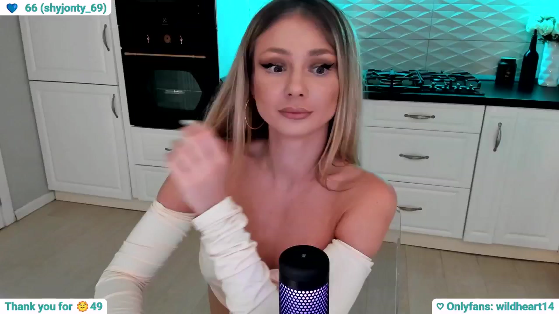 Gallery image thumbnail from Yveline's myfreecams stream on, 06/30/2025, 01:25 image 4 of 20