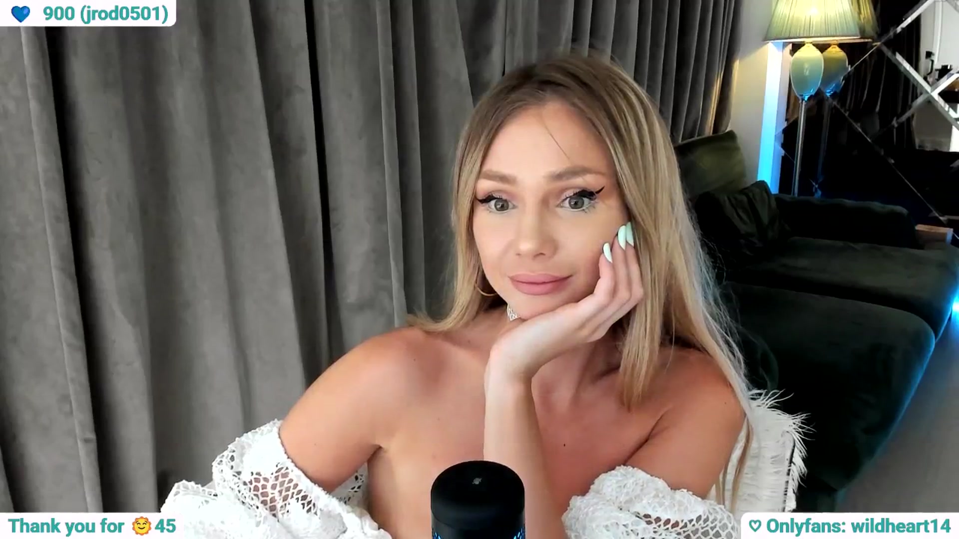 Gallery image thumbnail from Yveline's myfreecams stream on, 06/30/2025, 21:18 image 16 of 20