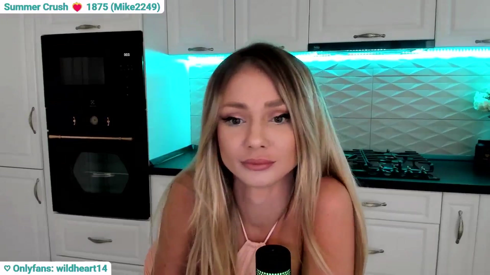 Gallery image thumbnail from Yveline's myfreecams stream on, 07/01/2025, 15:39 image 8 of 20