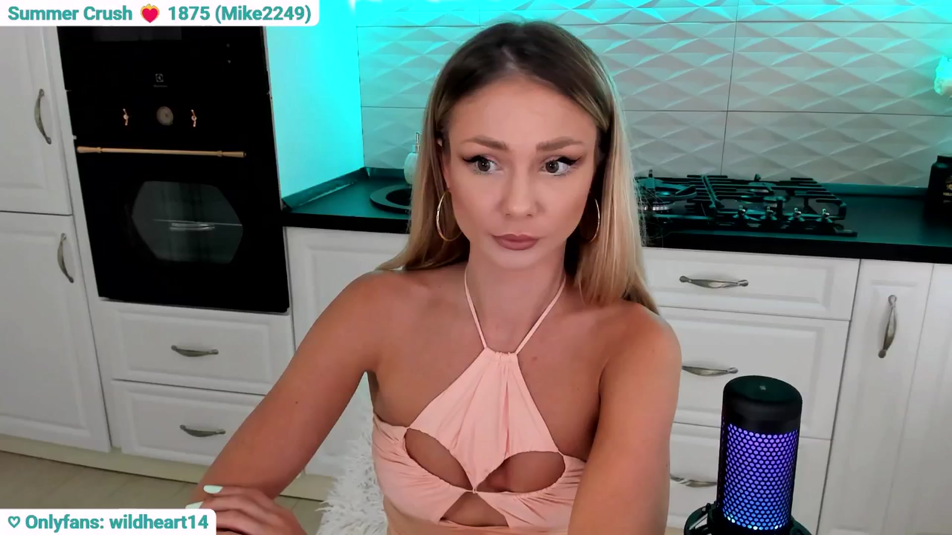 Gallery image thumbnail from Yveline's myfreecams stream on, 07/01/2025, 15:39 image 3 of 20