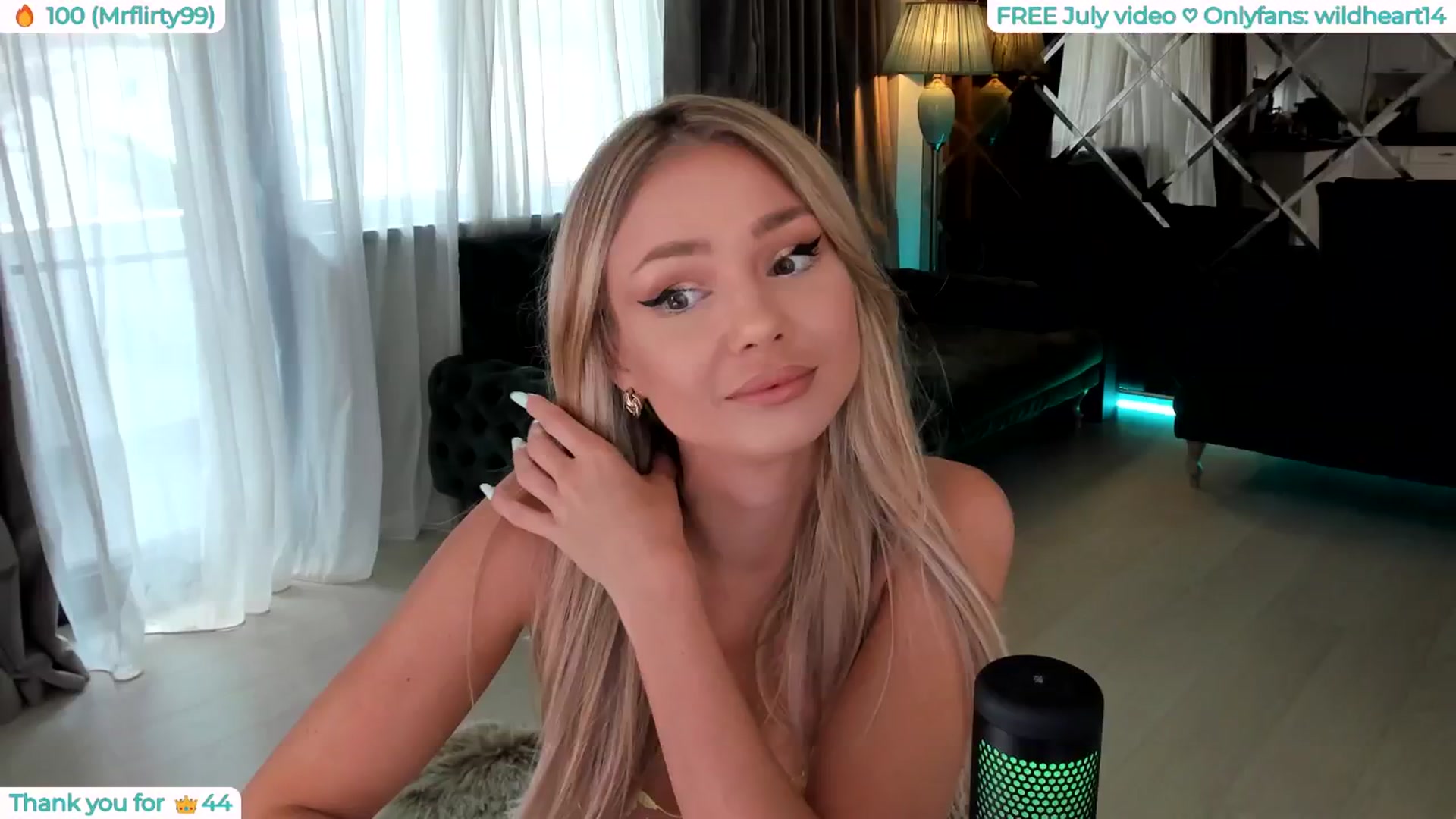 Gallery image thumbnail from Yveline's myfreecams stream on, 07/21/2025, 10:54 image 6 of 20