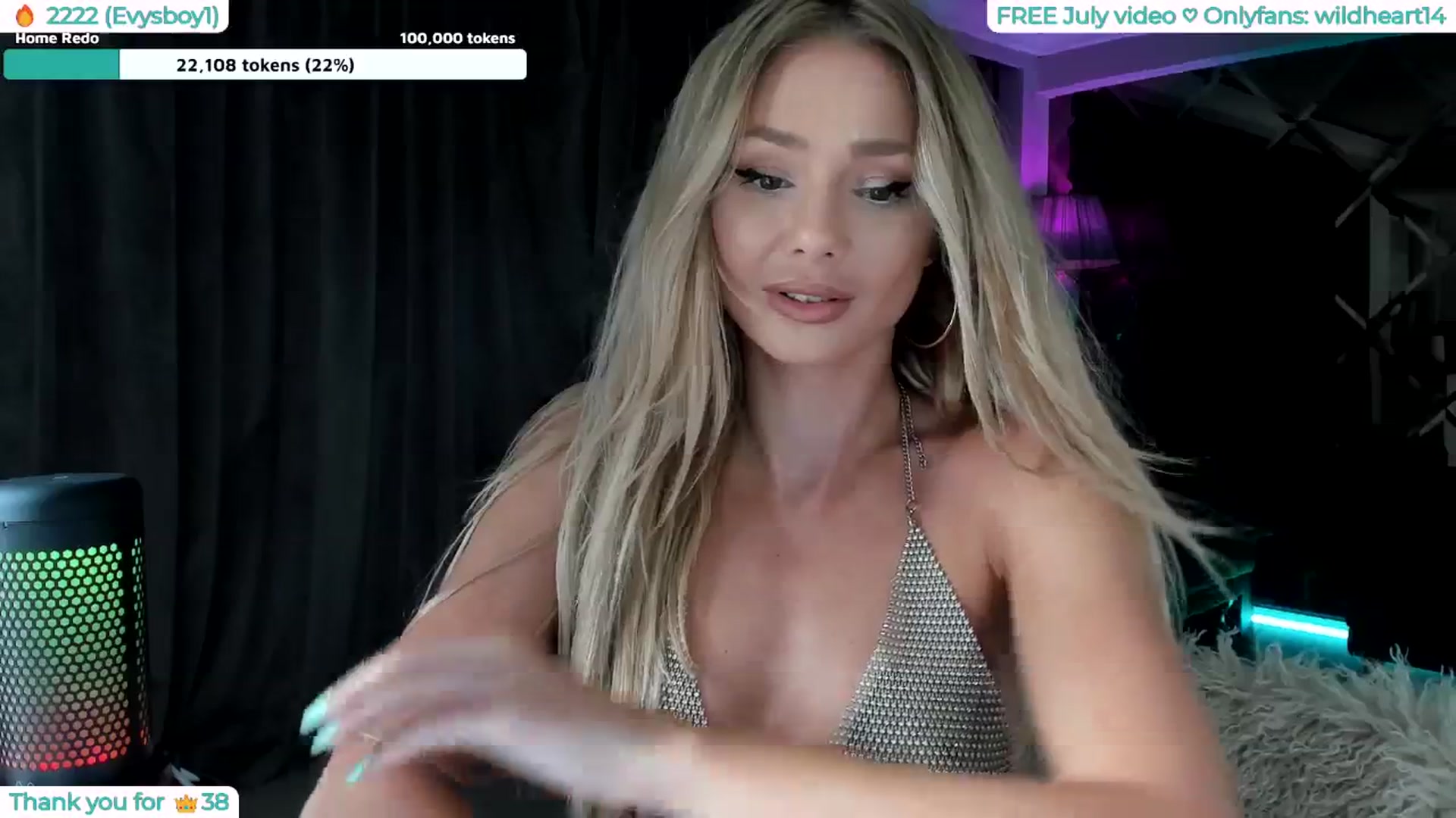 Gallery image thumbnail from Yveline's myfreecams stream on, 07/25/2025, 22:54 image 16 of 20