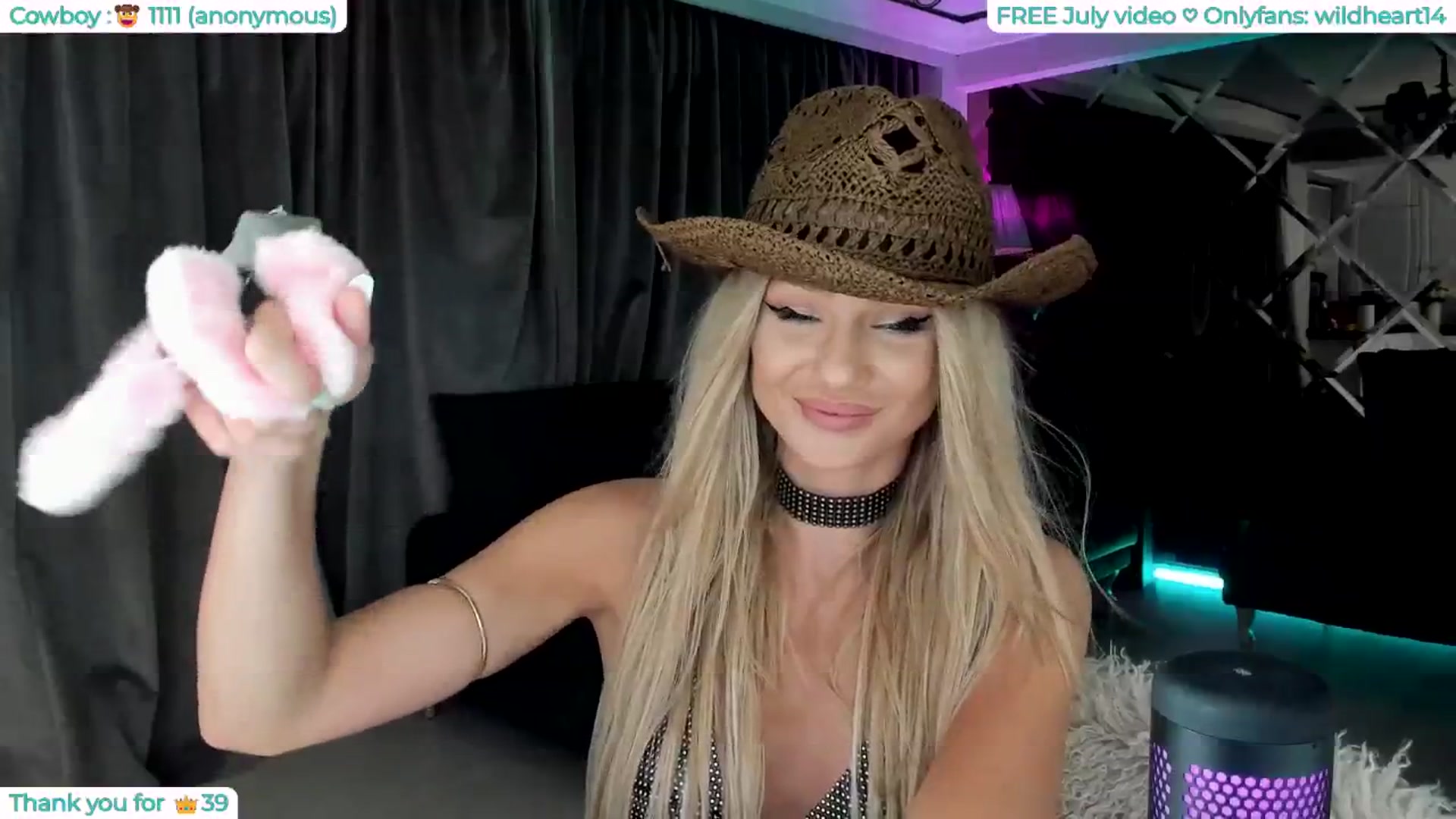 Gallery image thumbnail from Yveline's myfreecams stream on, 07/26/2025, 20:47 image 16 of 20