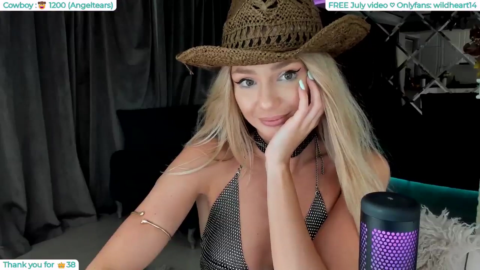 Gallery image thumbnail from Yveline's myfreecams stream on, 07/26/2025, 20:47 image 18 of 20
