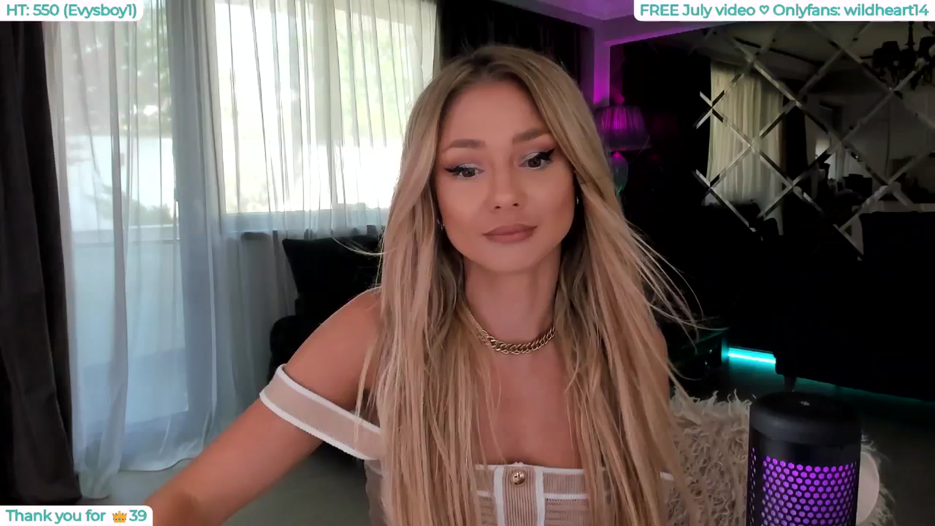 Gallery image thumbnail from Yveline's myfreecams stream on, 07/27/2025, 13:44 image 18 of 20
