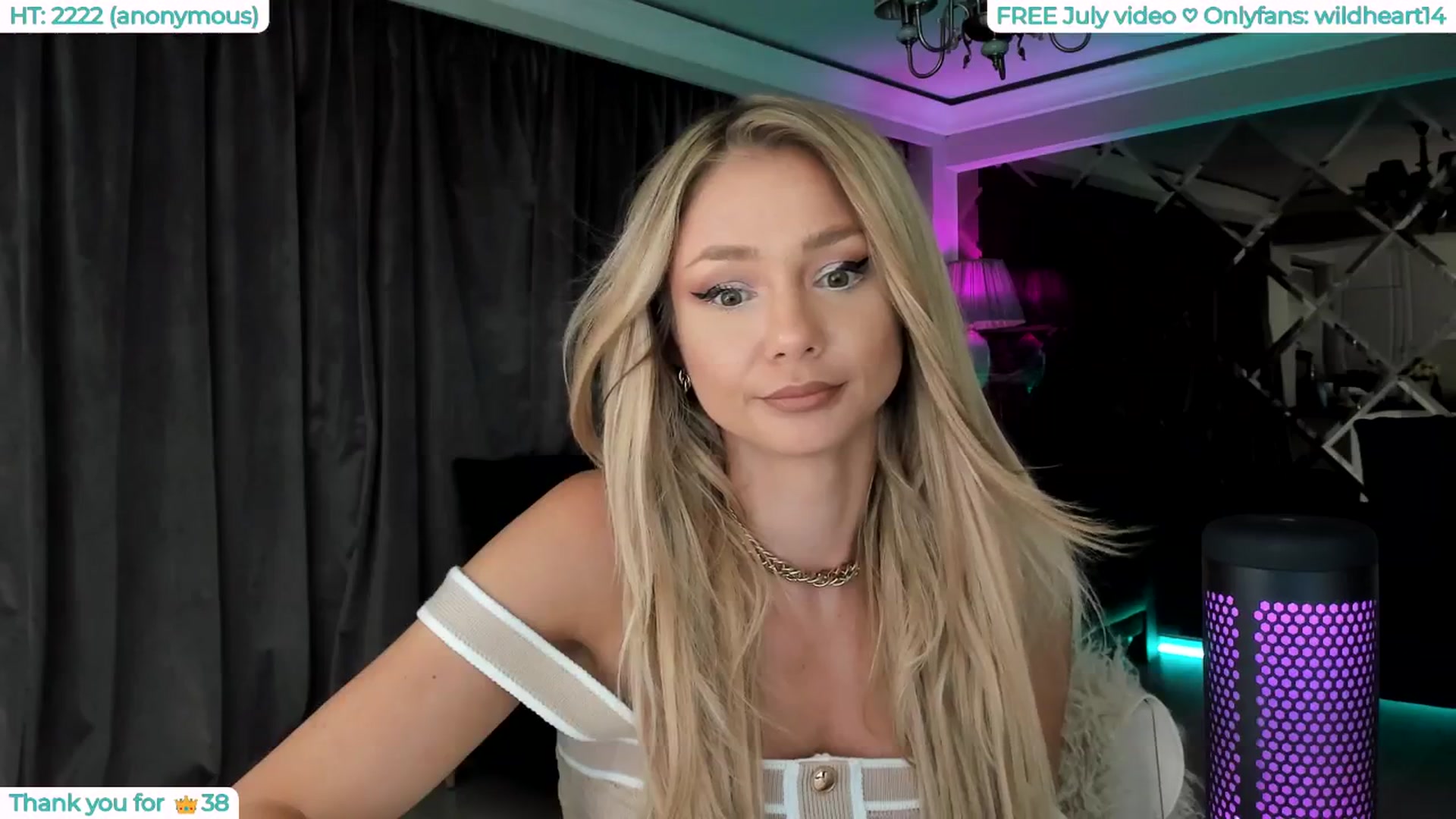 Gallery image thumbnail from Yveline's myfreecams stream on, 07/27/2025, 21:32 image 17 of 20