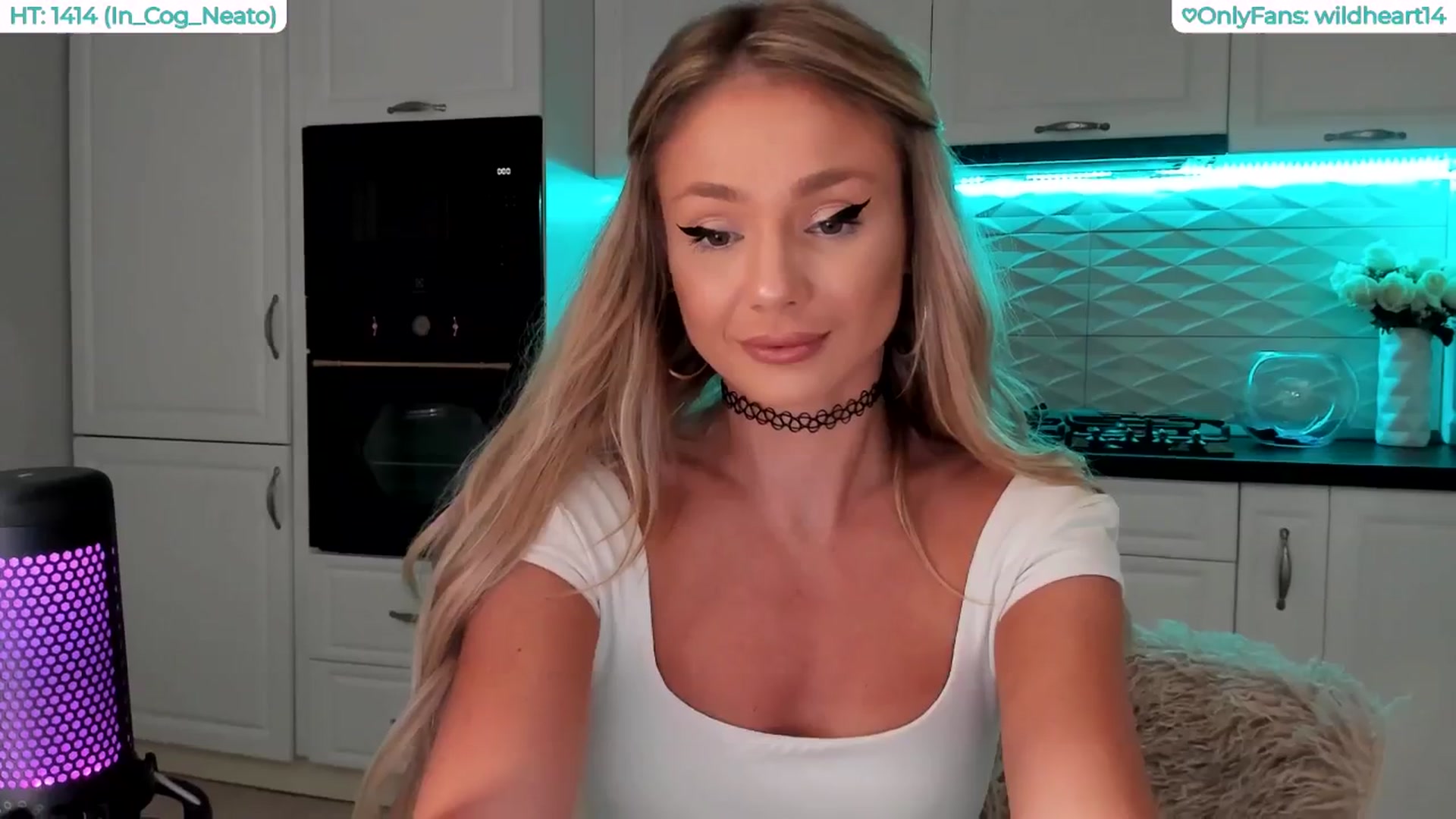 Gallery image thumbnail from Yveline's myfreecams stream on, 08/05/2025, 24:13 image 4 of 20