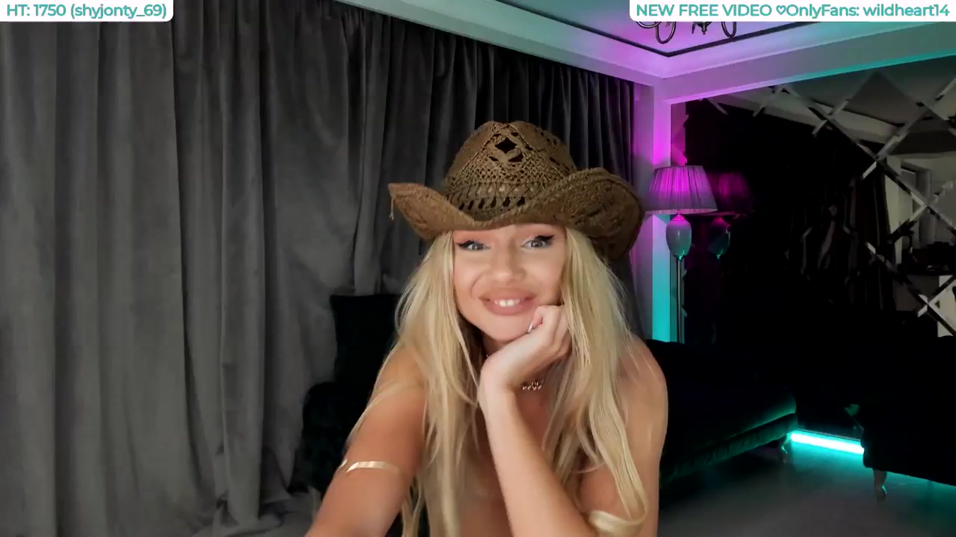 Gallery image thumbnail from Yveline's myfreecams stream on, 08/07/2025, 24:05 image 11 of 20