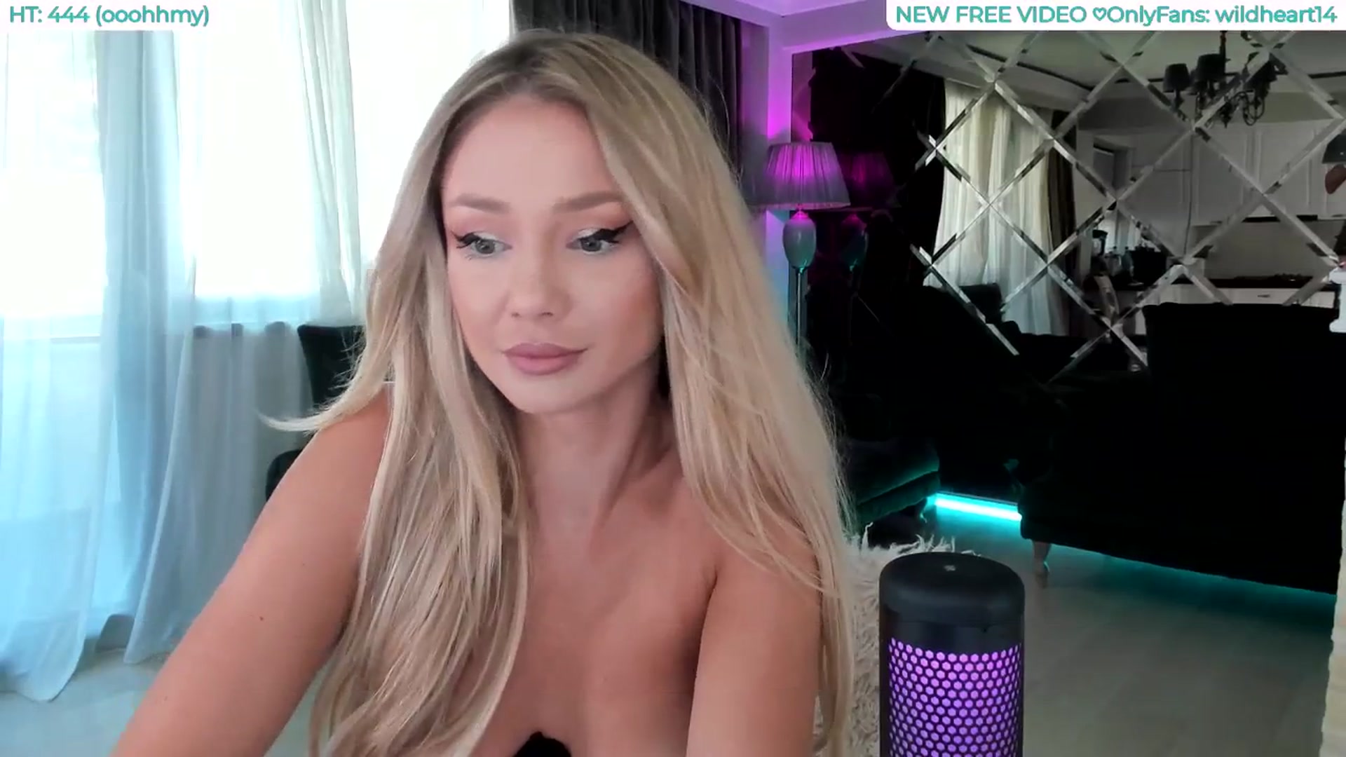 Gallery image thumbnail from Yveline's myfreecams stream on, 08/08/2025, 16:04 image 6 of 20