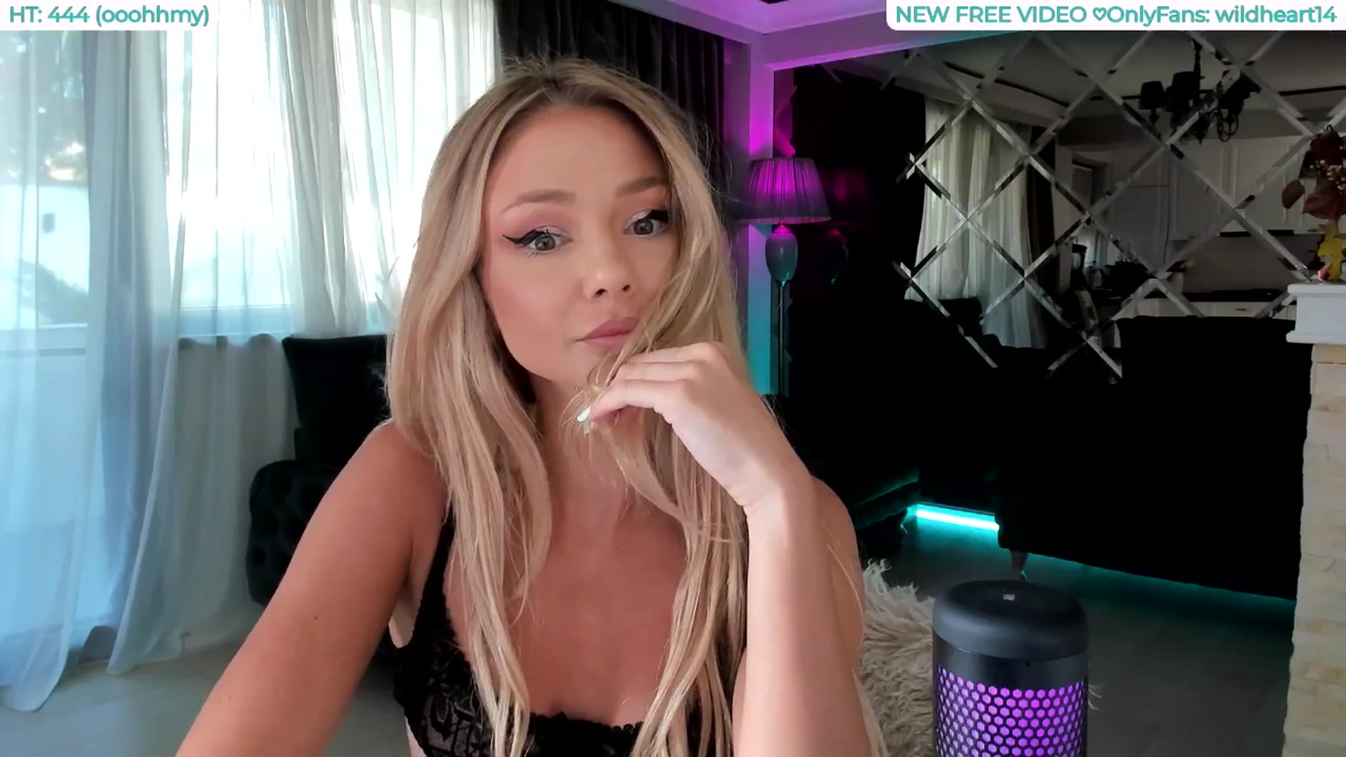 Gallery image thumbnail from Yveline's myfreecams stream on, 08/08/2025, 16:04 image 13 of 20