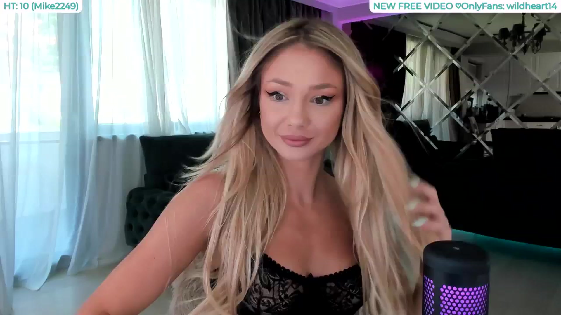 Gallery image thumbnail from Yveline's myfreecams stream on, 08/08/2025, 16:04 image 2 of 20
