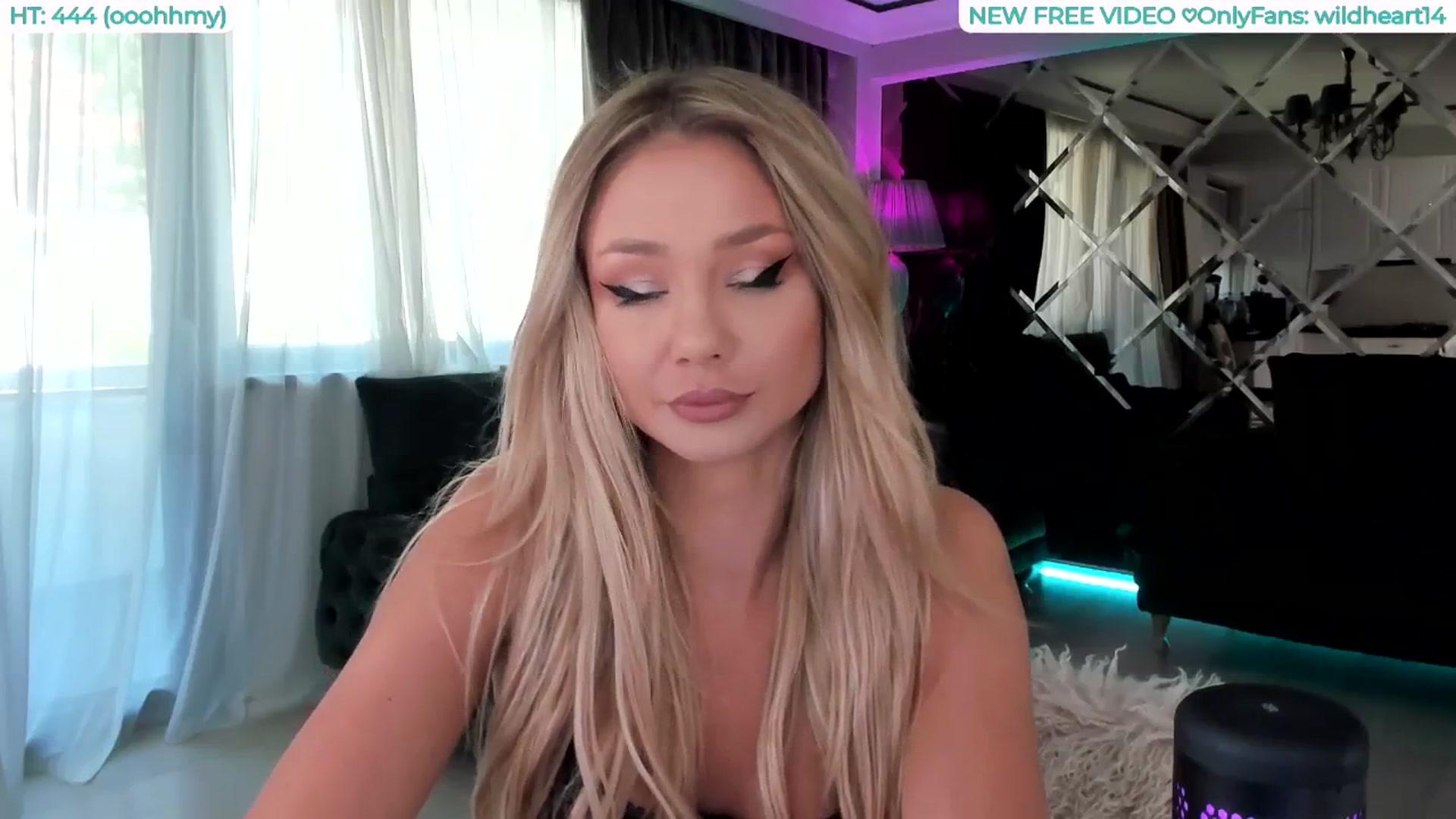Gallery image thumbnail from Yveline's myfreecams stream on, 08/08/2025, 16:04 image 5 of 20
