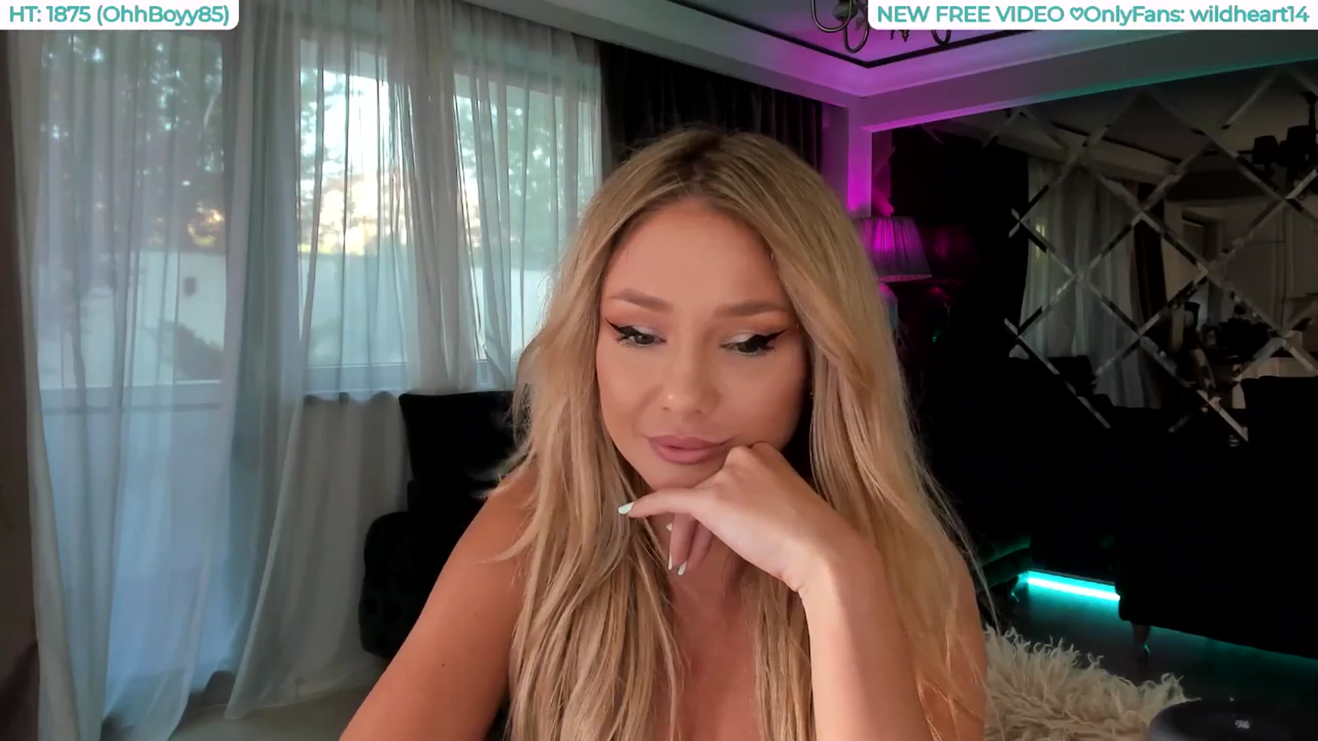 Gallery image thumbnail from Yveline's myfreecams stream on, 08/08/2025, 16:57 image 15 of 20
