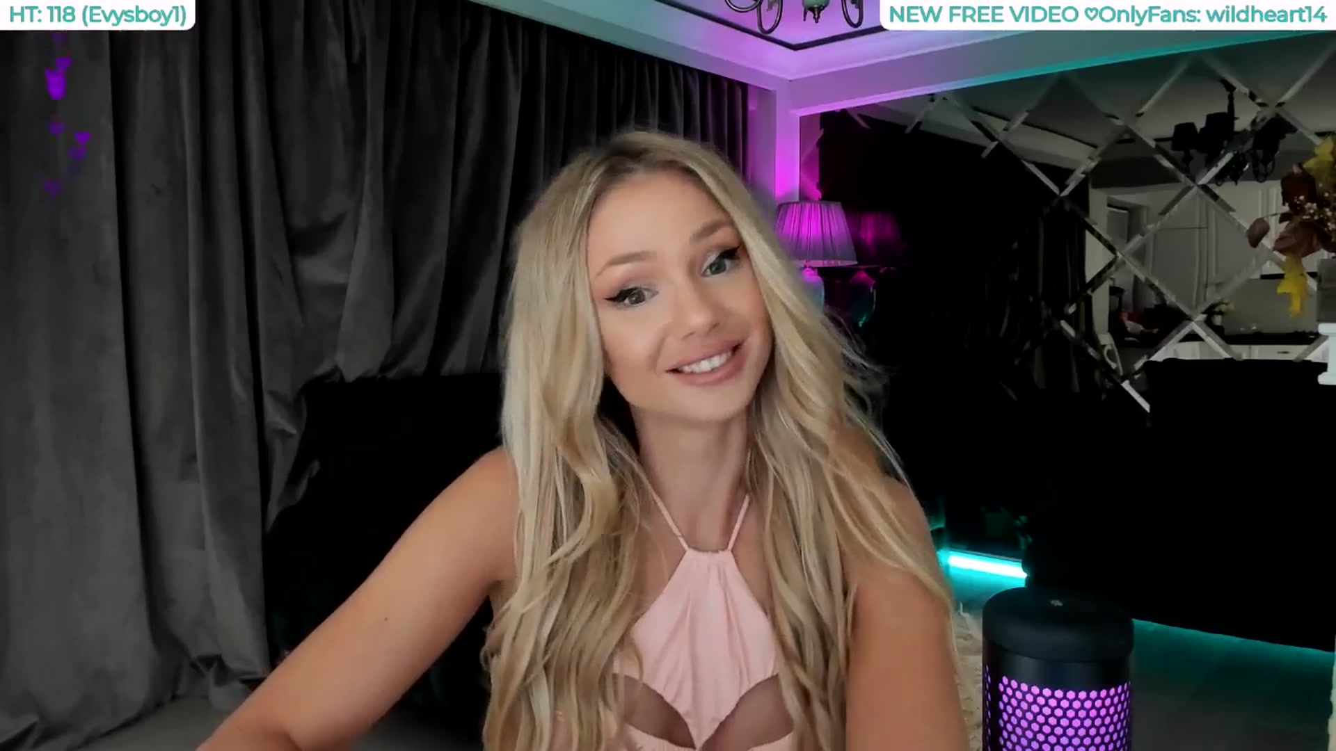 Gallery image thumbnail from Yveline's myfreecams stream on, 08/09/2025, 22:52 image 6 of 20