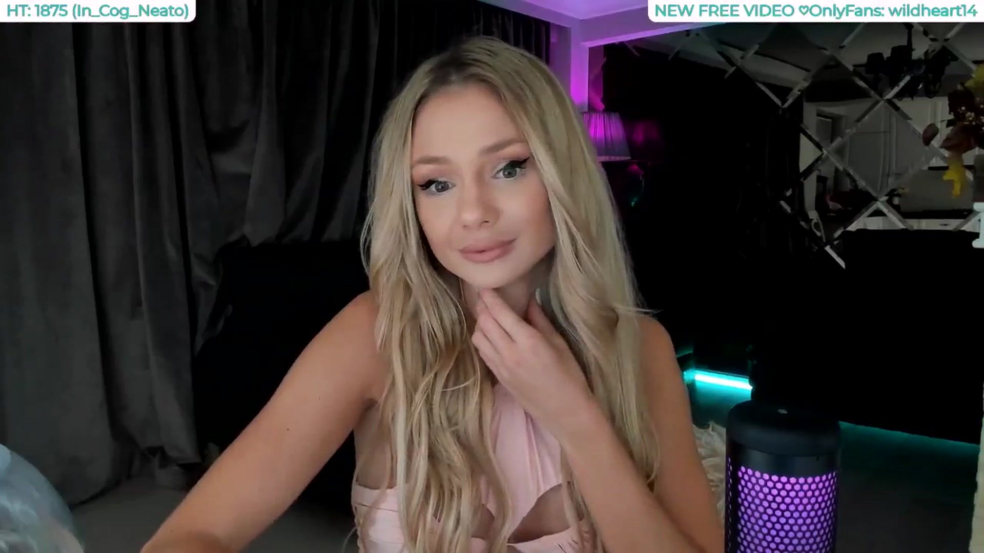 Gallery image thumbnail from Yveline's myfreecams stream on, 08/09/2025, 22:52 image 17 of 20
