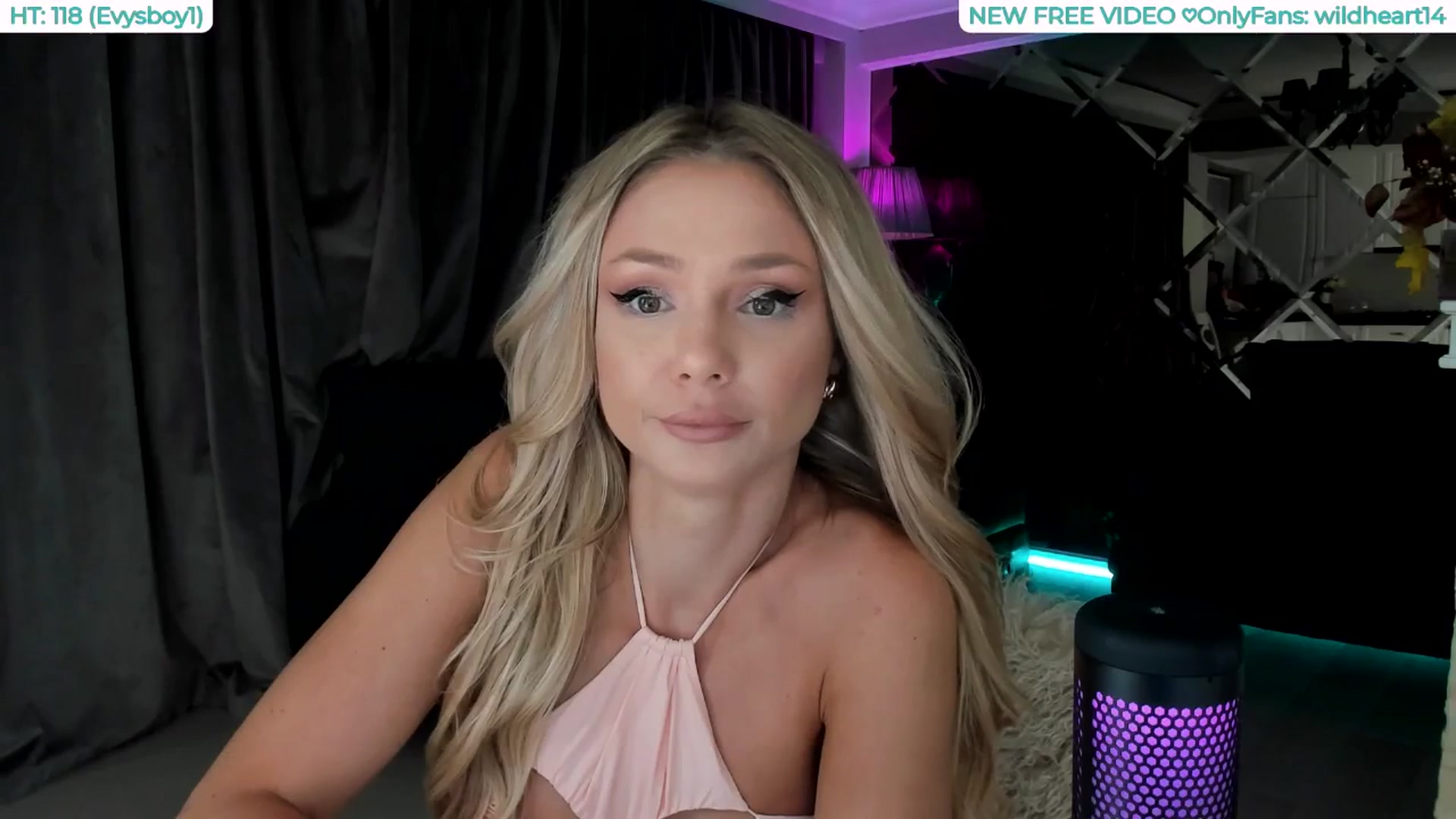 Gallery image thumbnail from Yveline's myfreecams stream on, 08/09/2025, 22:52 image 10 of 20