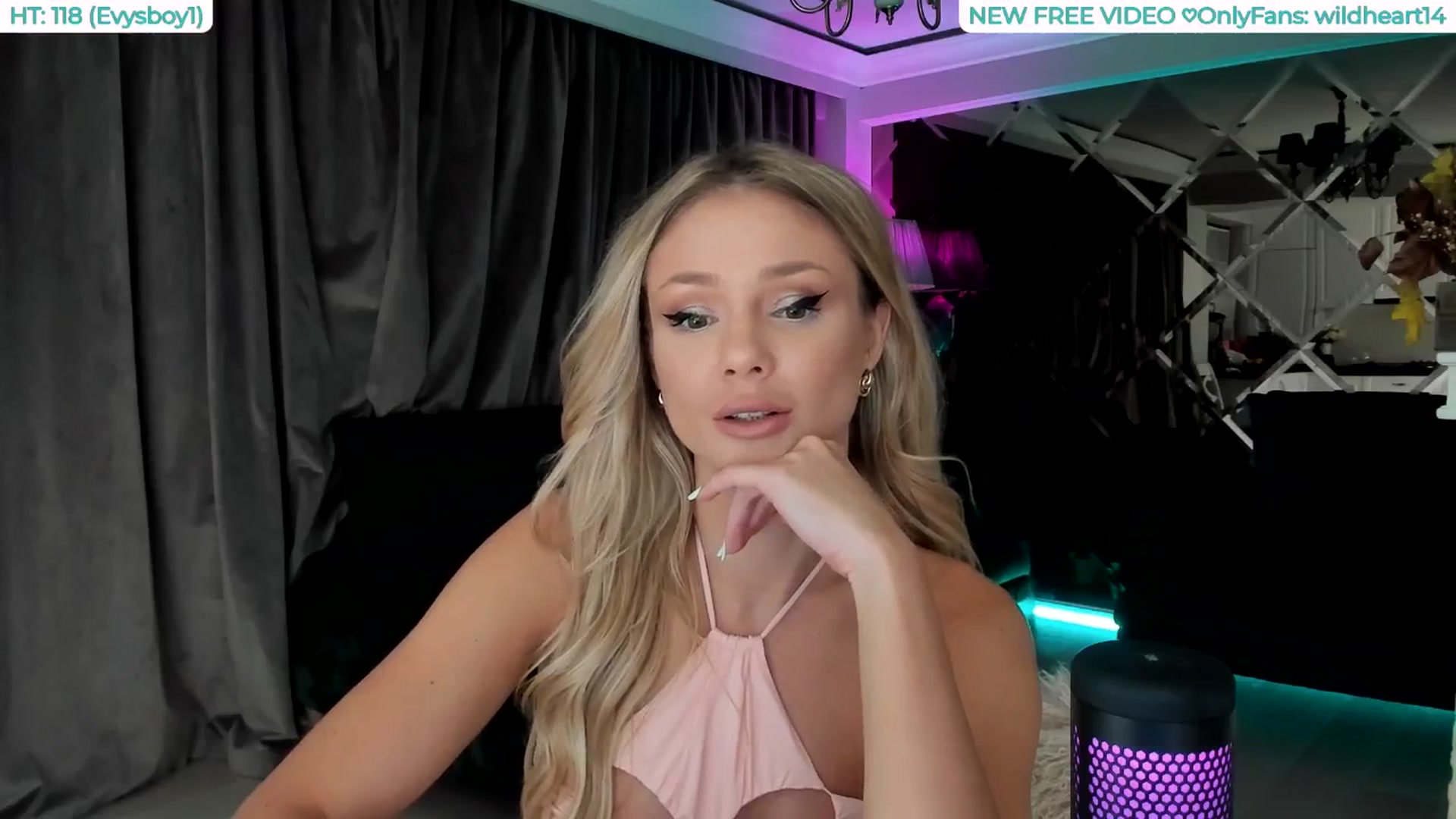 Gallery image thumbnail from Yveline's myfreecams stream on, 08/09/2025, 22:52 image 8 of 20