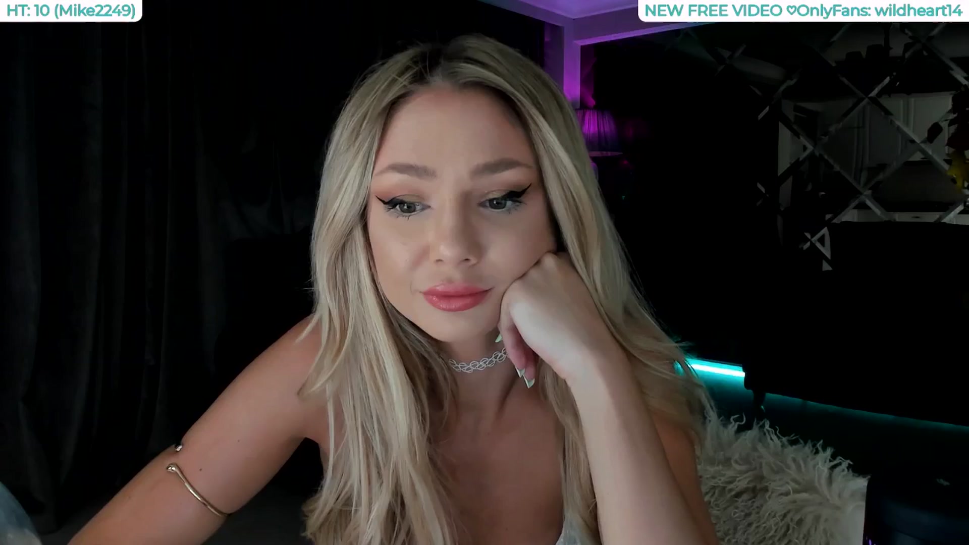 Gallery image thumbnail from Yveline's myfreecams stream on, 08/10/2025, 17:14 image 4 of 20