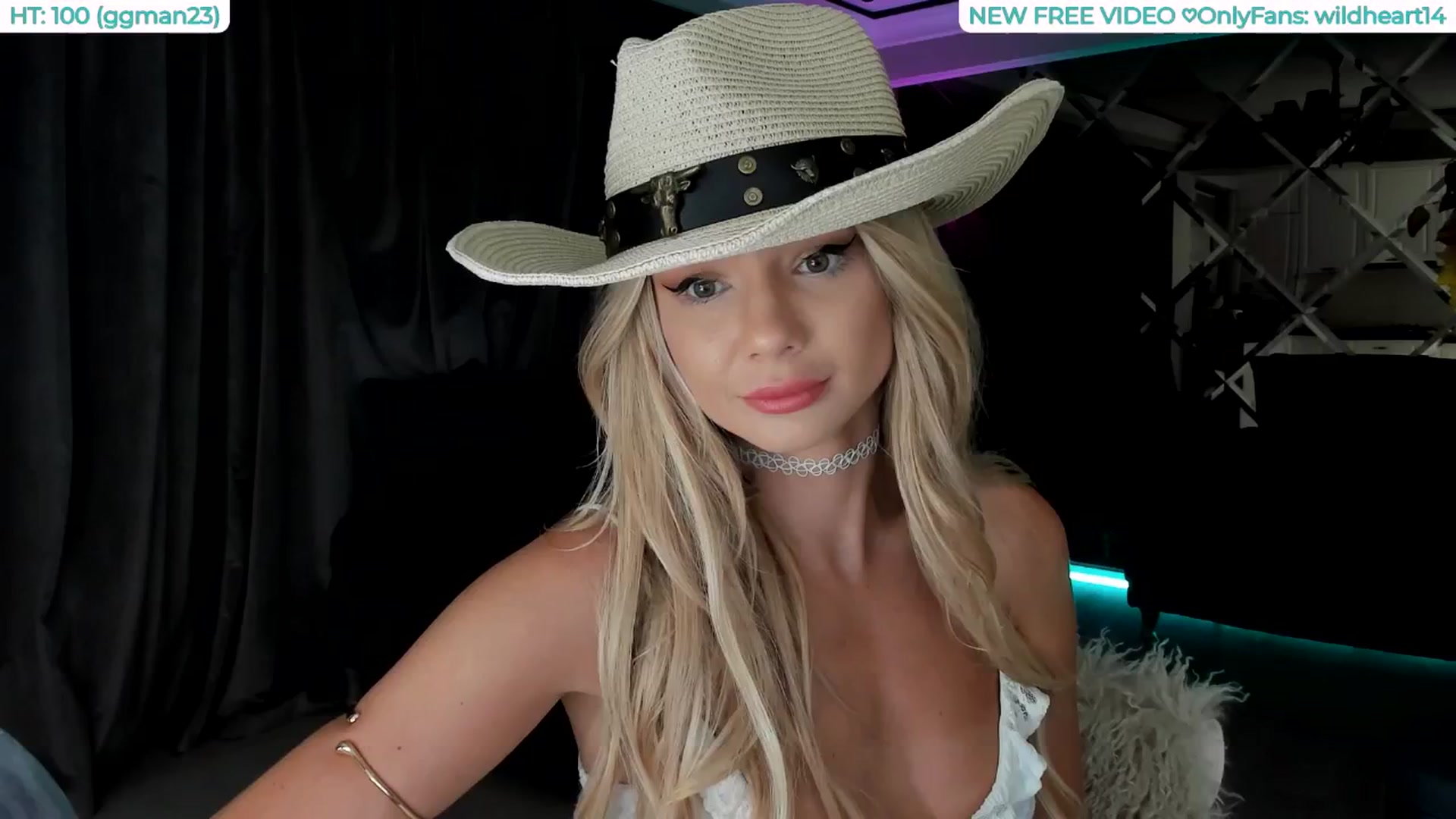 Gallery image thumbnail from Yveline's myfreecams stream on, 08/10/2025, 17:14 image 19 of 20