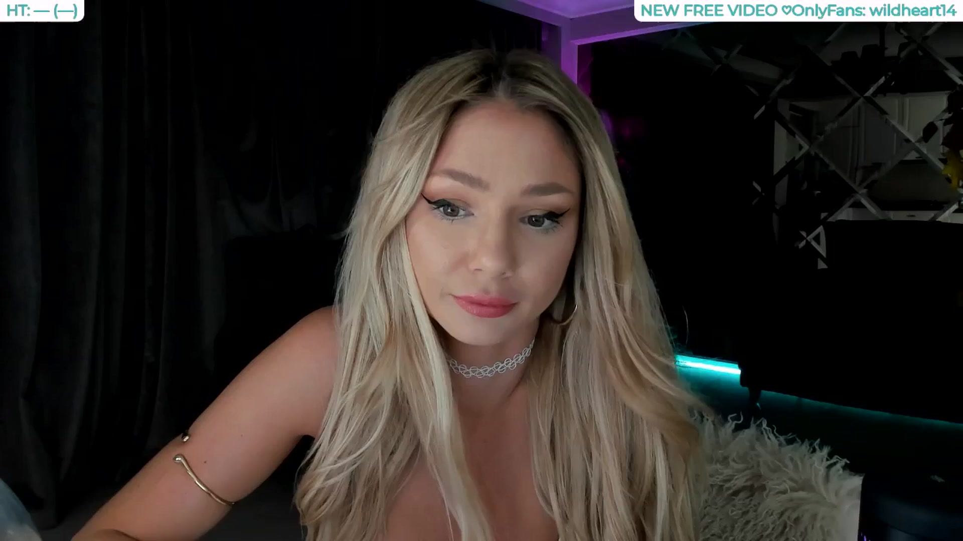 Gallery image thumbnail from Yveline's myfreecams stream on, 08/10/2025, 17:14 image 1 of 20