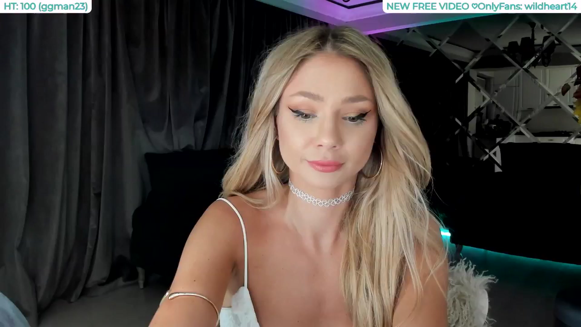 Gallery image thumbnail from Yveline's myfreecams stream on, 08/10/2025, 17:14 image 14 of 20